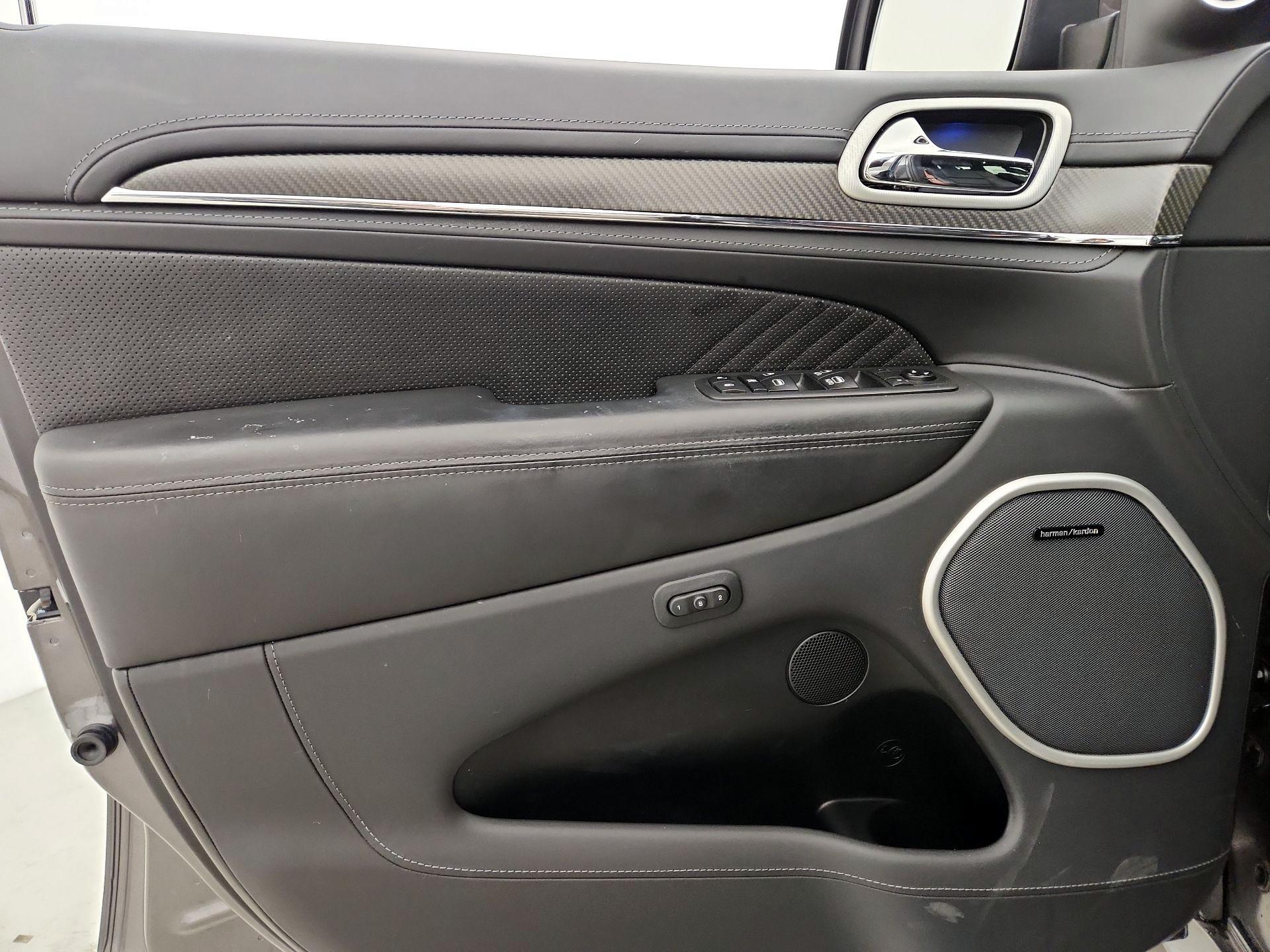 Thumbnail: 2020 Jeep Grand Cherokee - 12