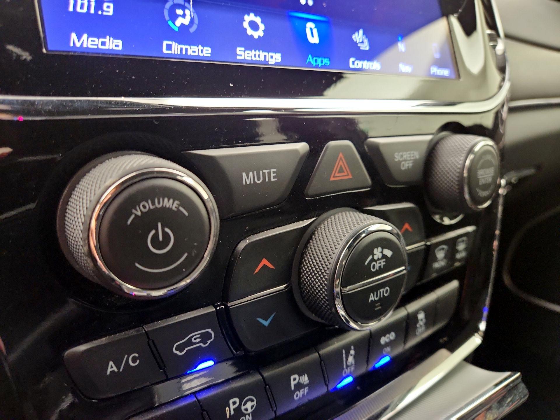 Thumbnail: 2020 Jeep Grand Cherokee - 17