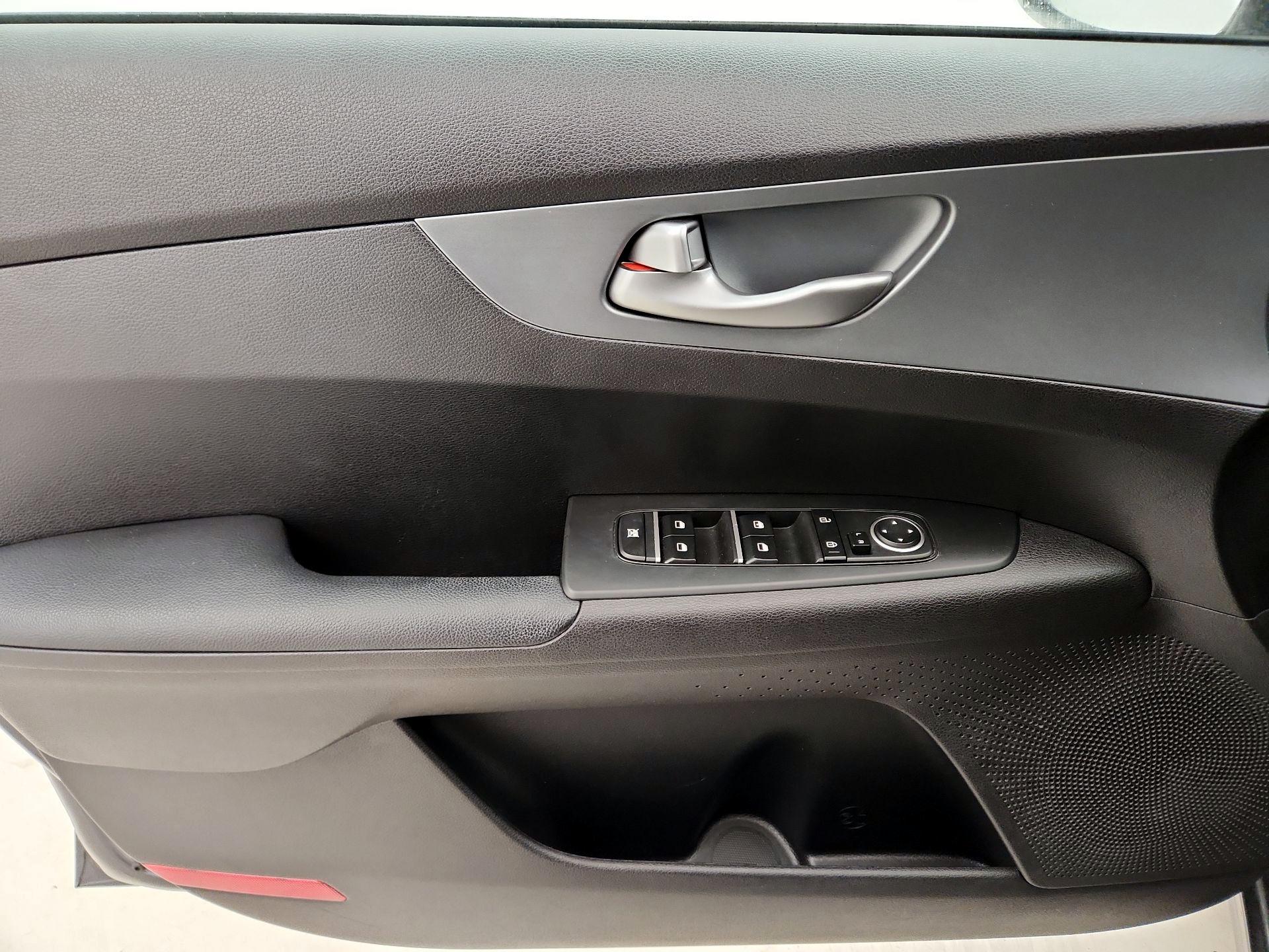 Thumbnail: 2021 Kia Forte - 12