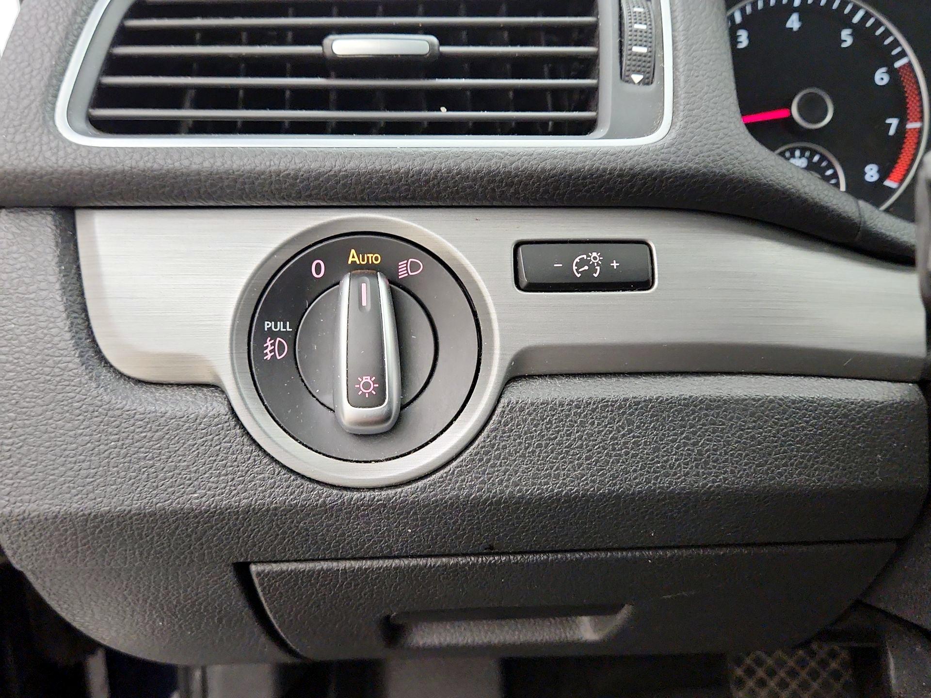 Thumbnail: 2015 Volkswagen Passat - 13