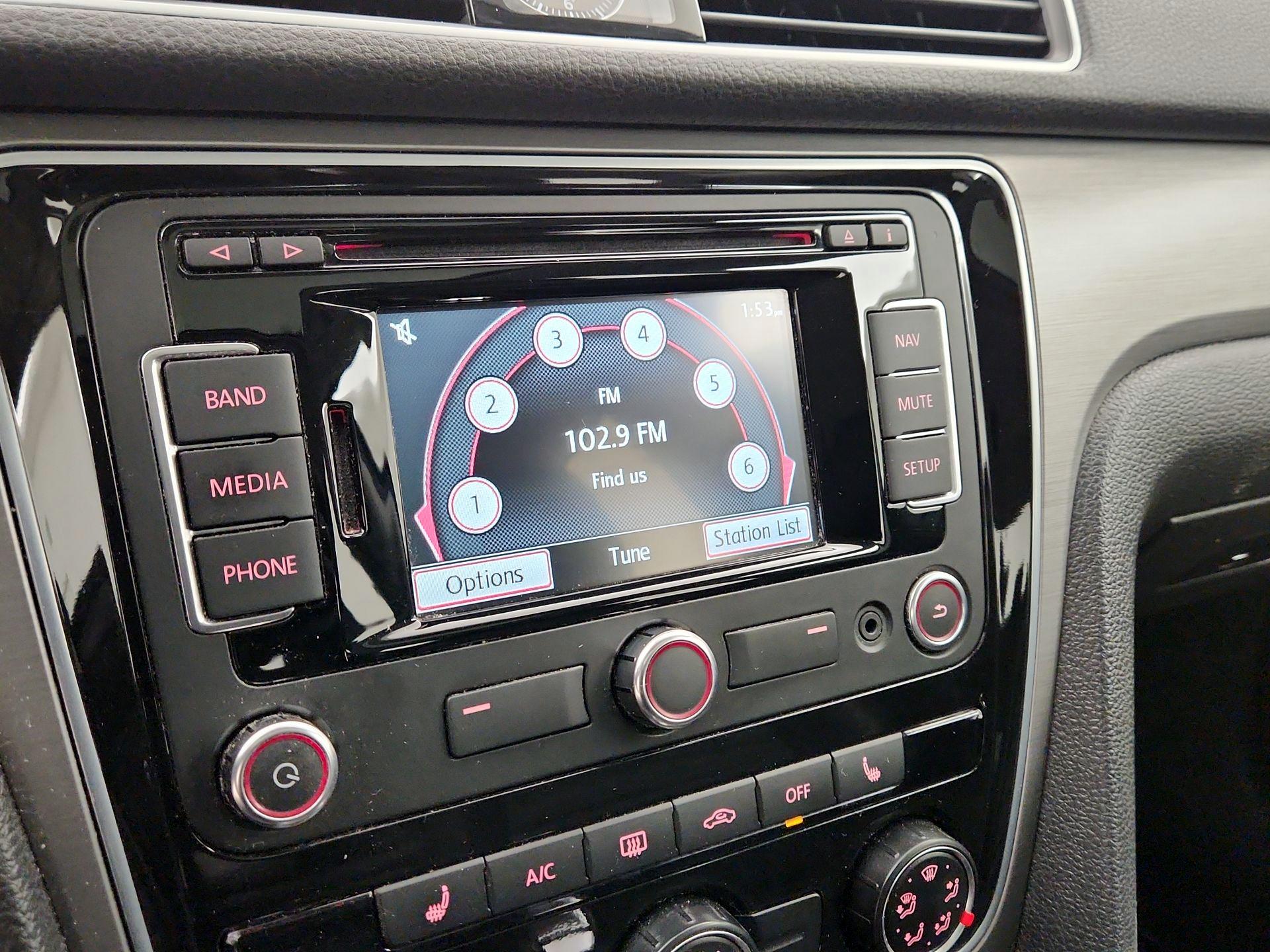 Thumbnail: 2015 Volkswagen Passat - 15