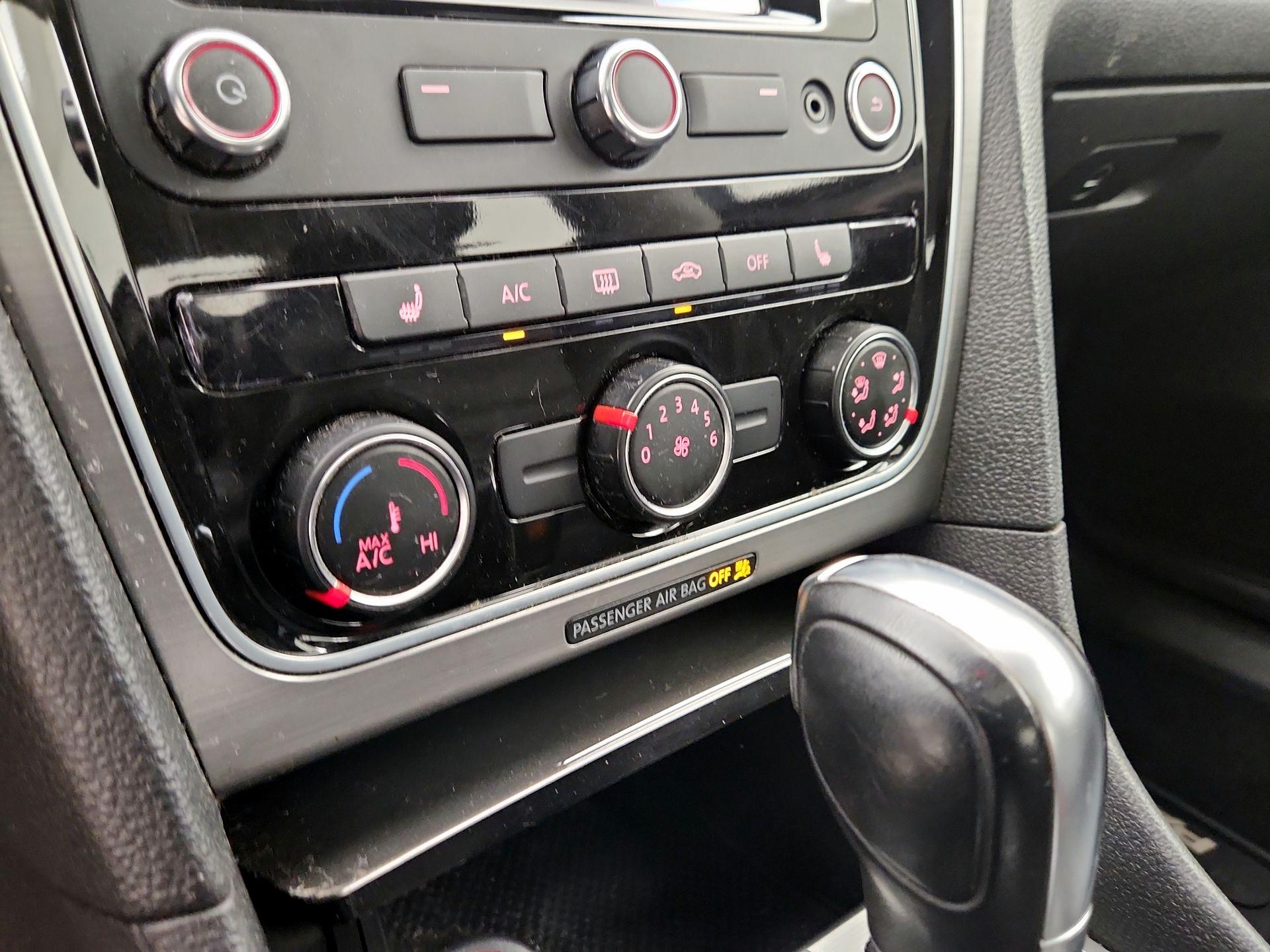 Thumbnail: 2015 Volkswagen Passat - 16