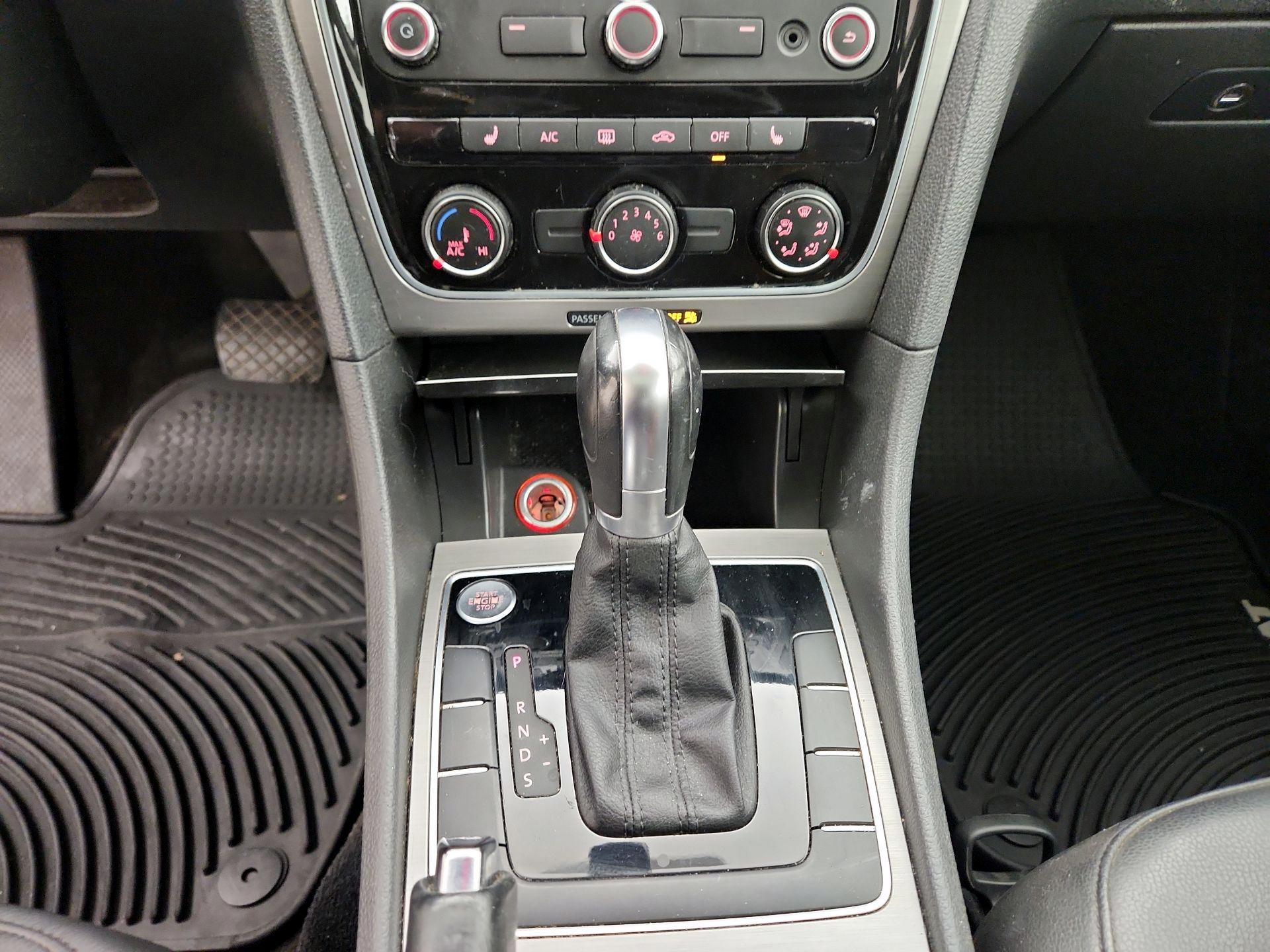 Thumbnail: 2015 Volkswagen Passat - 17