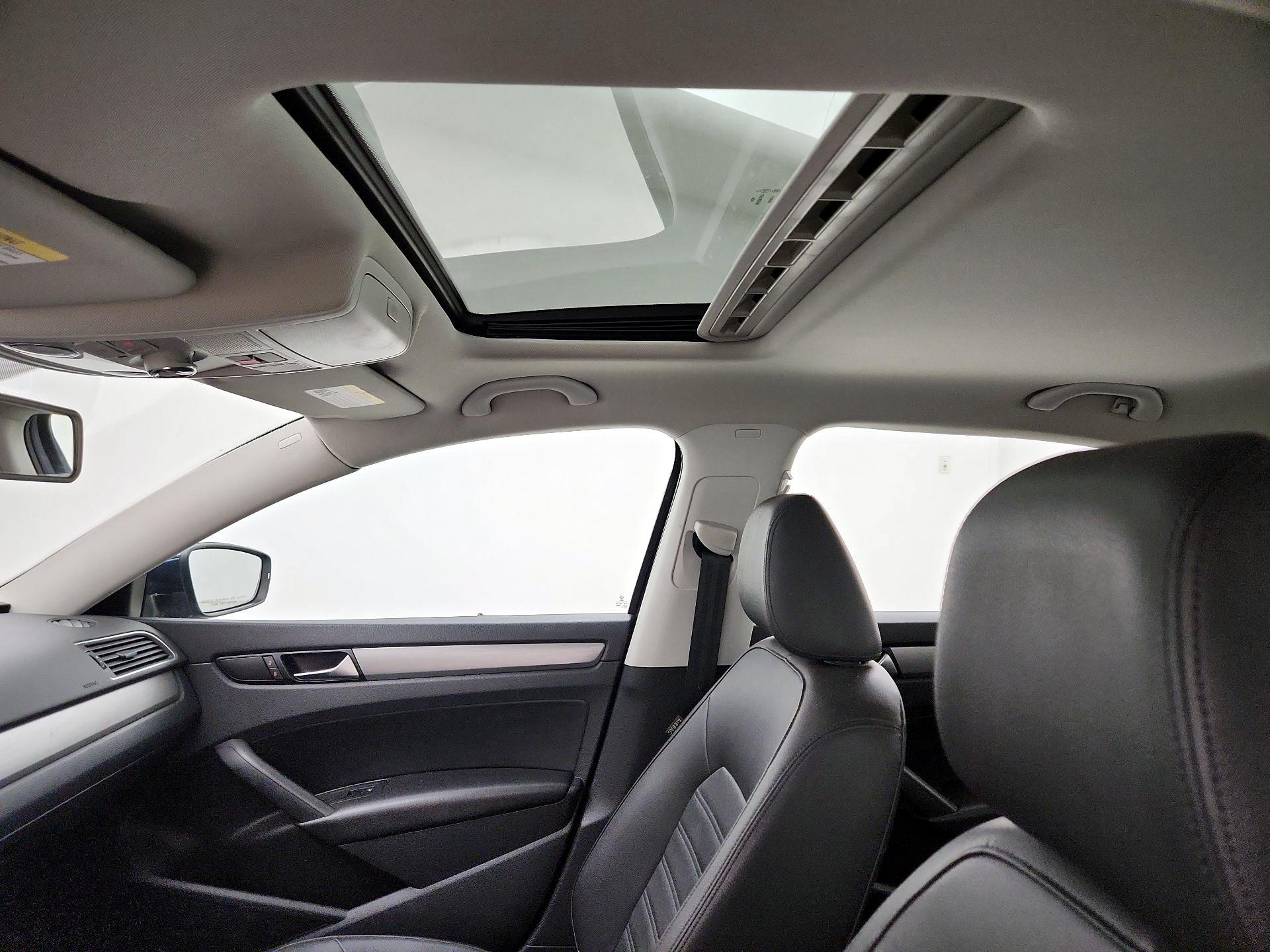 Thumbnail: 2015 Volkswagen Passat - 19