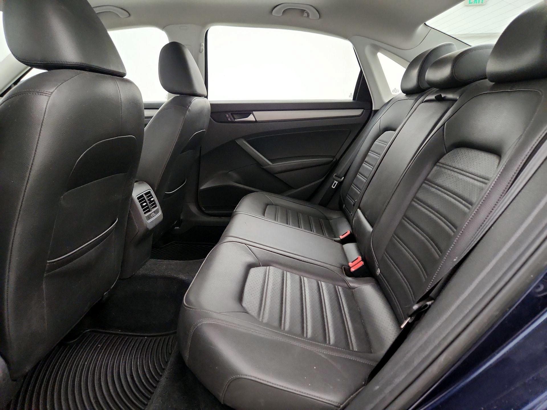 Thumbnail: 2015 Volkswagen Passat - 20