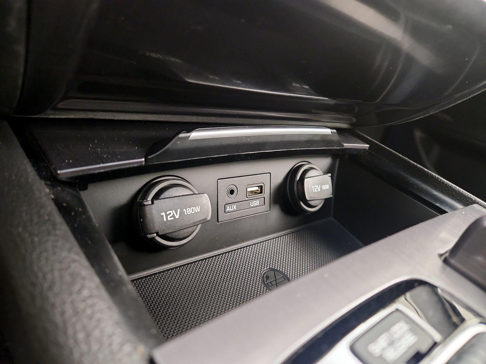 Thumbnail: 2017 Genesis G80 - 19