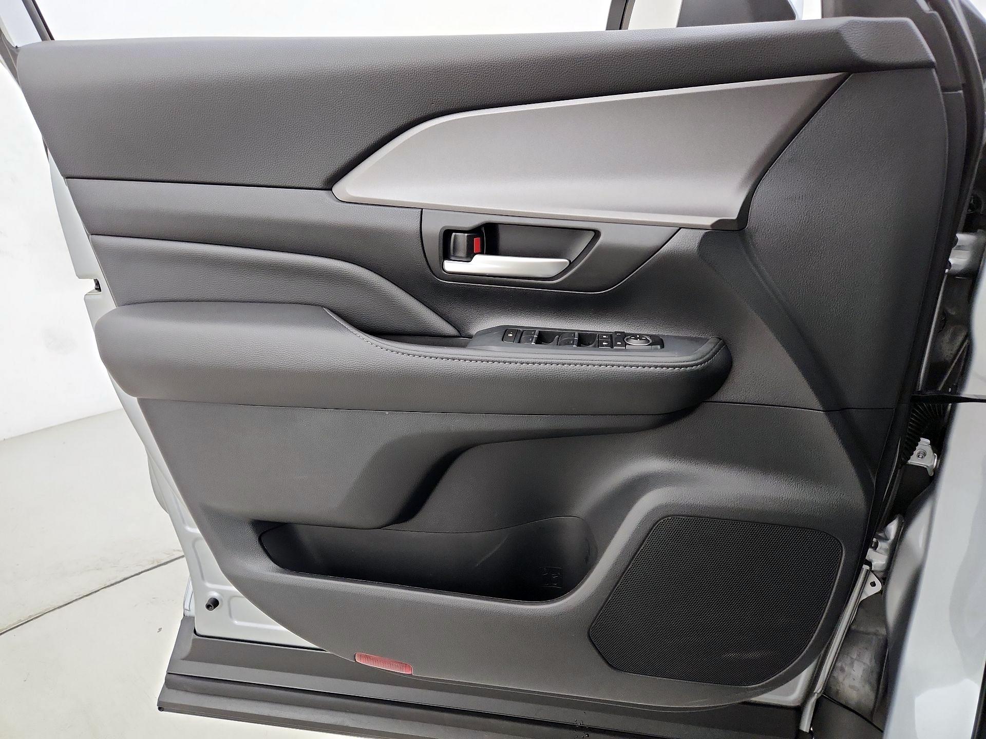 Thumbnail: 2026 Toyota Grand Highlander - 12