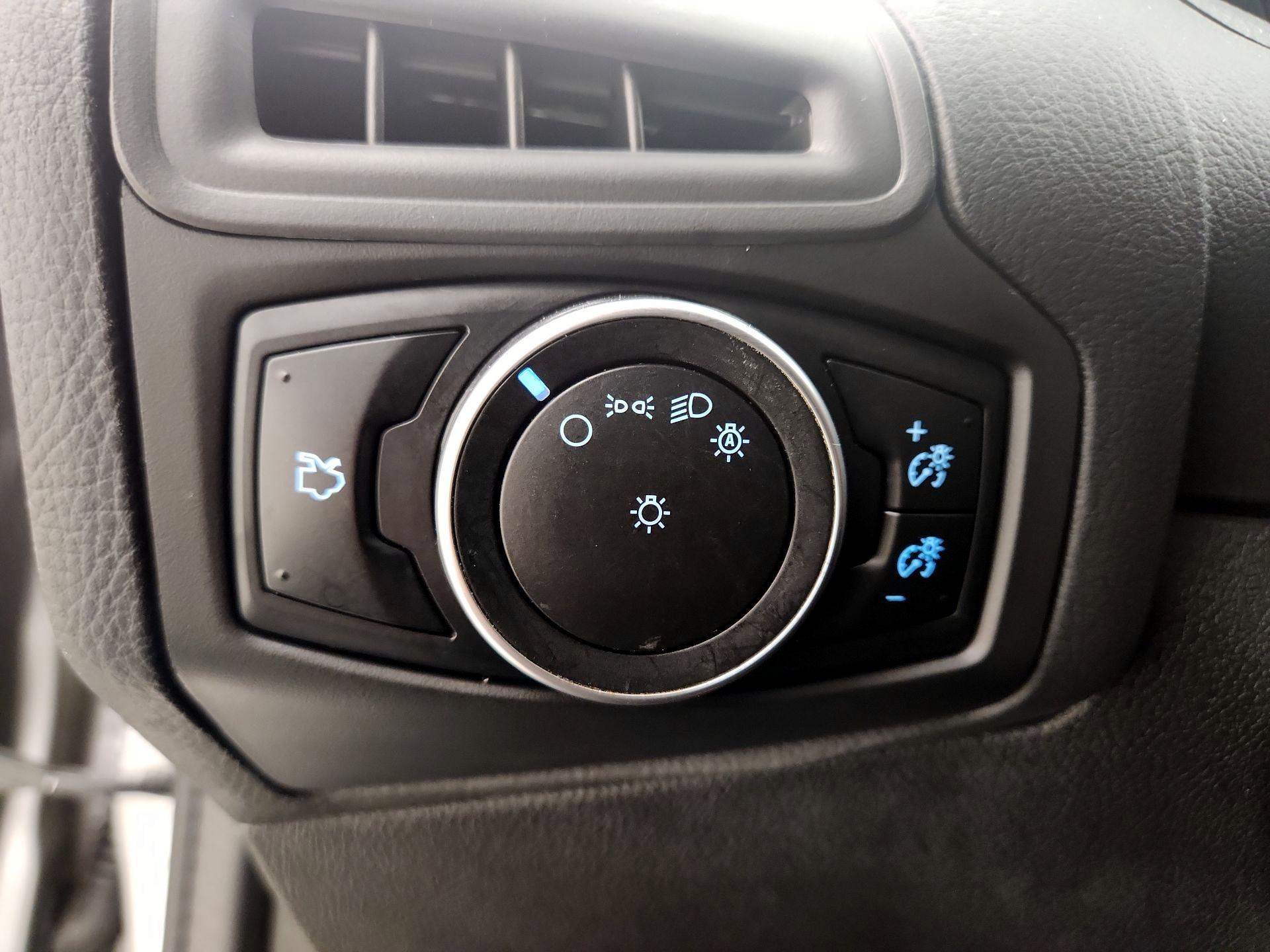 Thumbnail: 2015 Ford Focus - 13