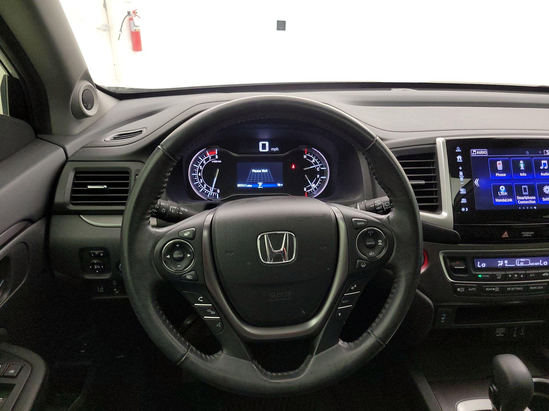 Thumbnail: 2017 Honda Pilot - 10