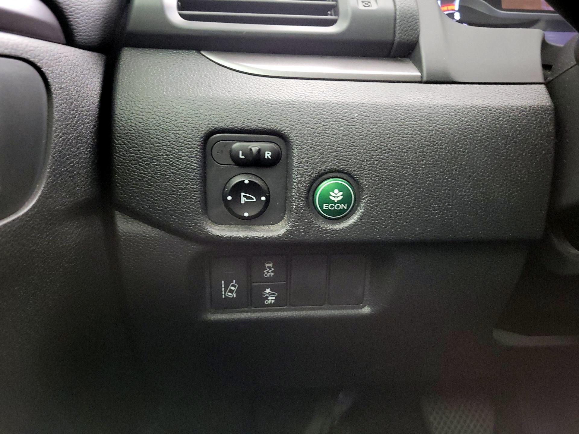 Thumbnail: 2017 Honda Pilot - 13