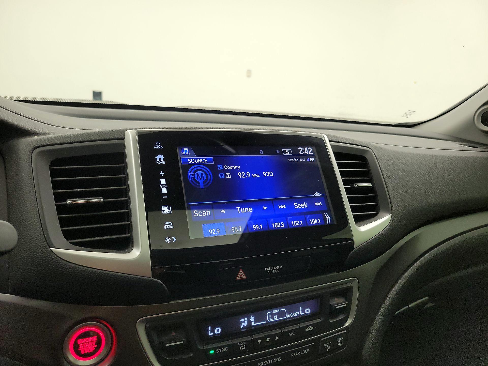 Thumbnail: 2017 Honda Pilot - 15