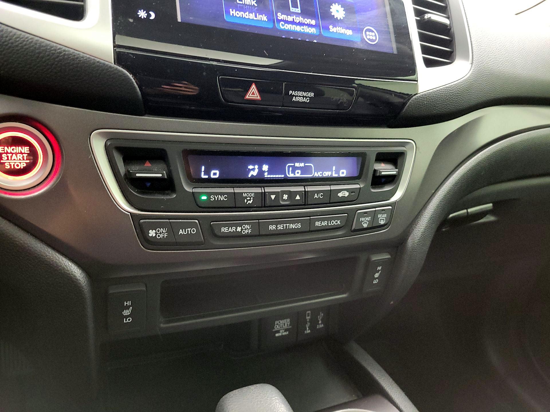 Thumbnail: 2017 Honda Pilot - 16