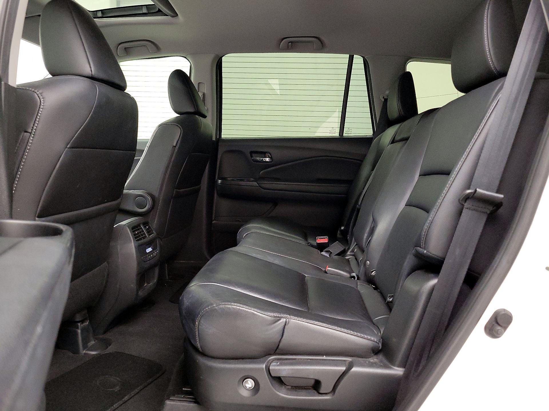 Thumbnail: 2017 Honda Pilot - 20