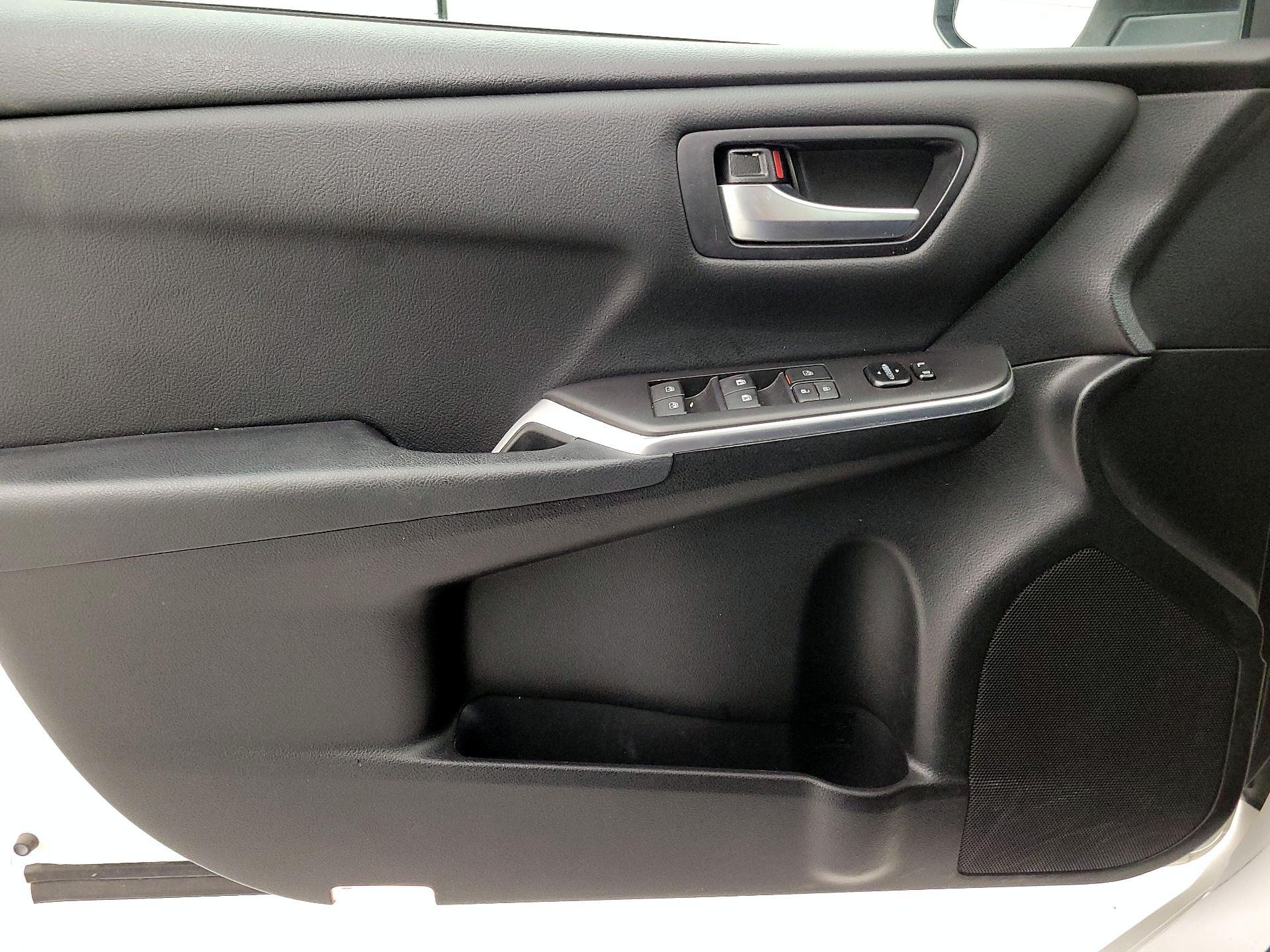 Thumbnail: 2017 Toyota Camry - 12