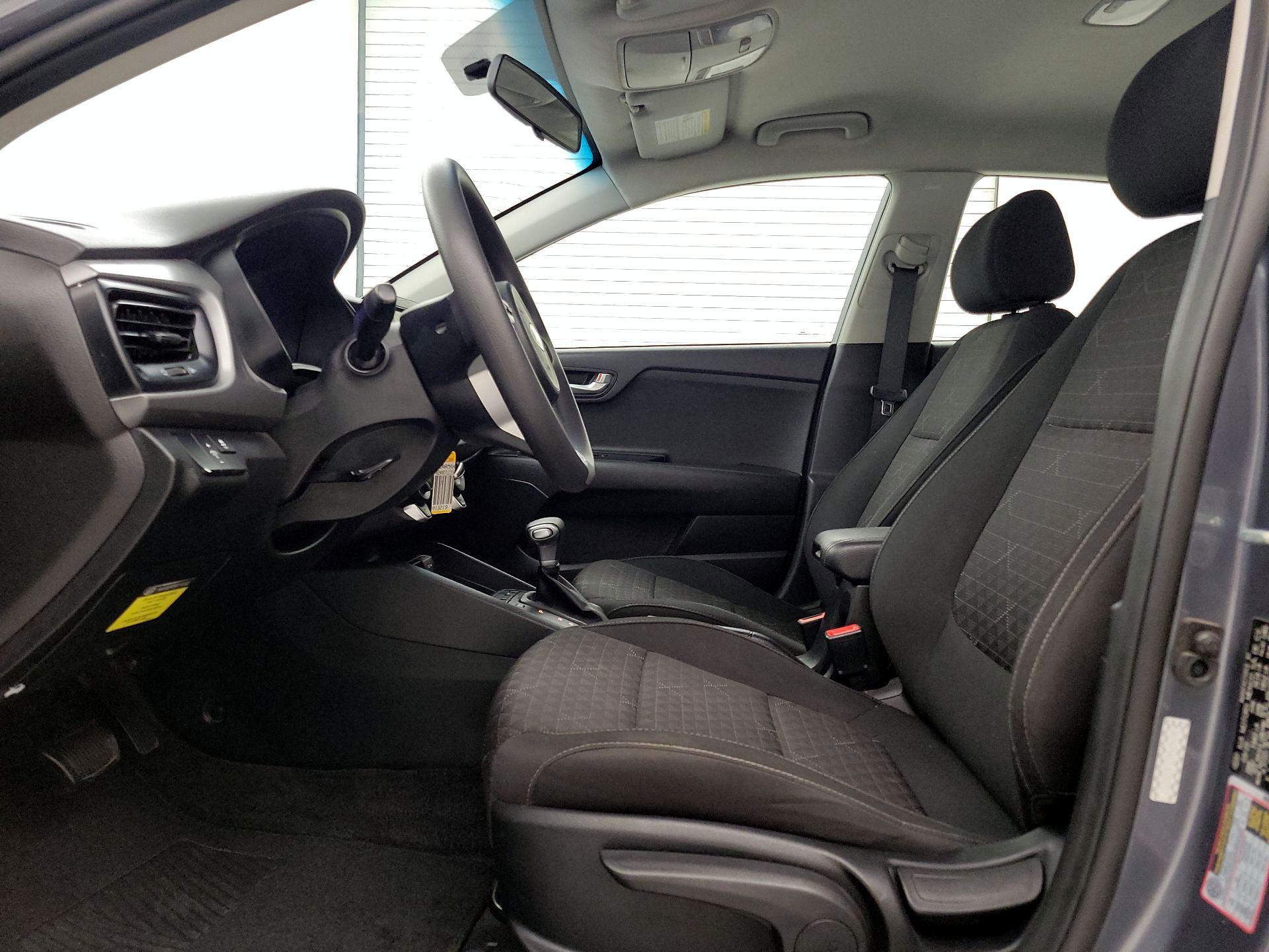 Thumbnail: 2020 Kia Rio - 11