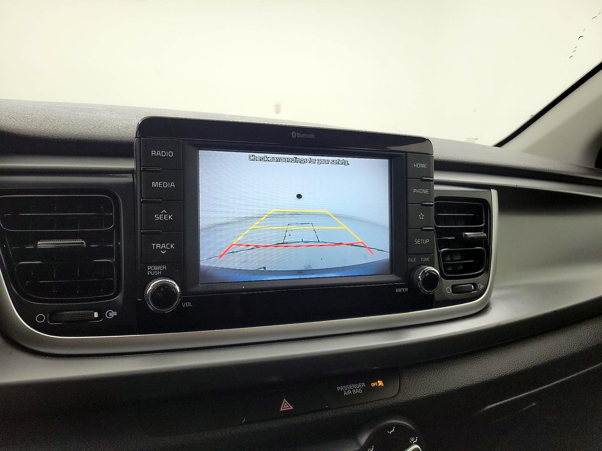 Thumbnail: 2020 Kia Rio - 14