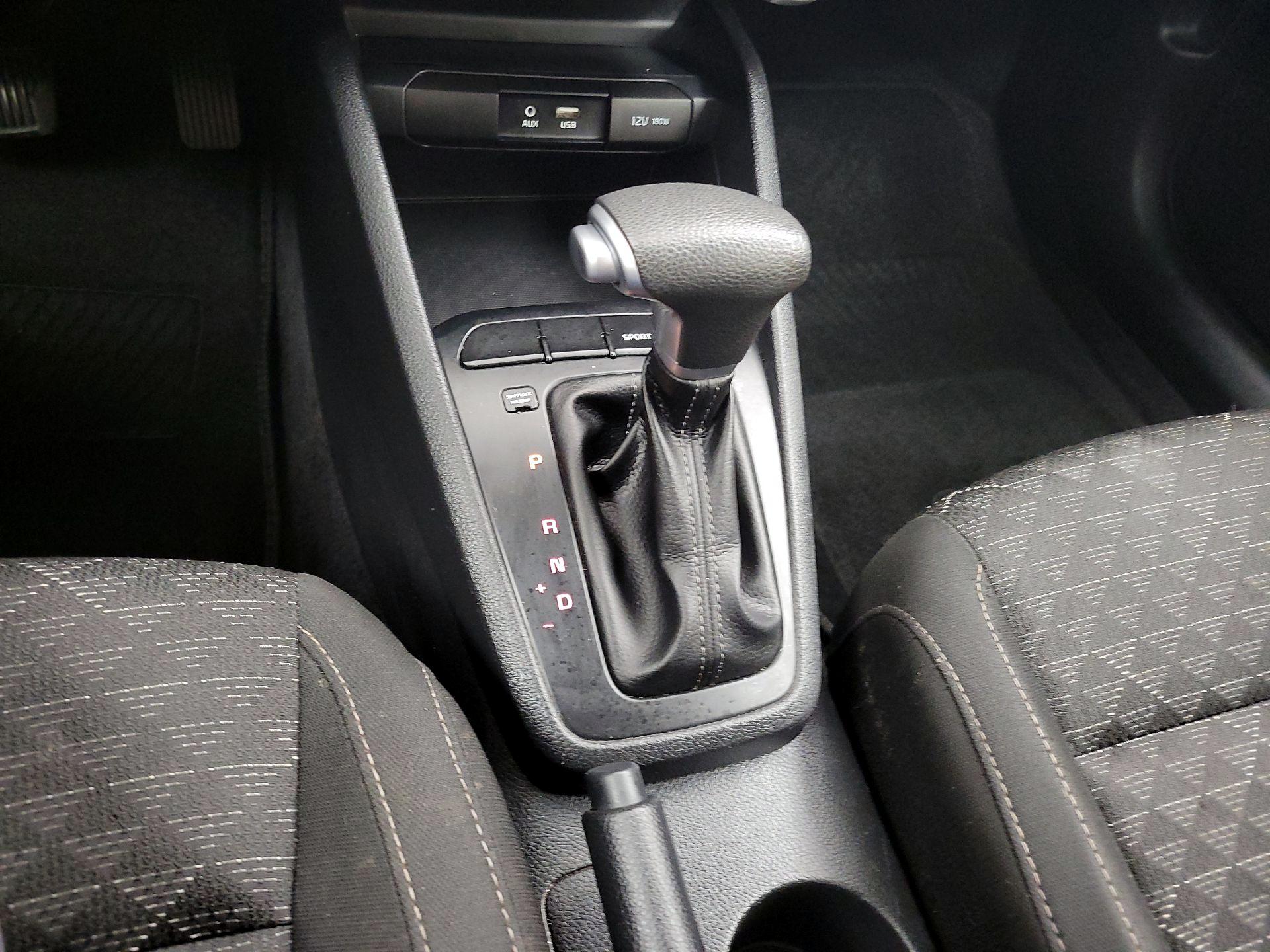 Thumbnail: 2020 Kia Rio - 17