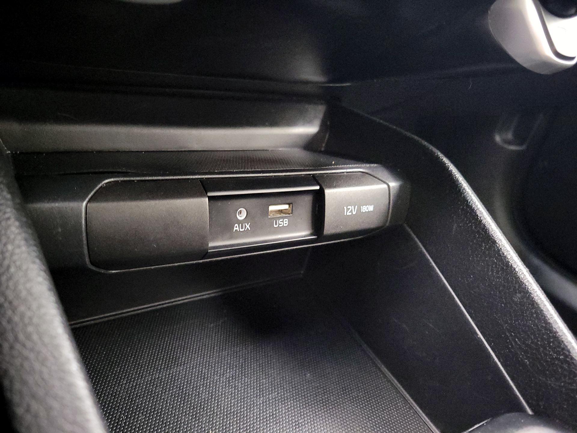 Thumbnail: 2020 Kia Rio - 18