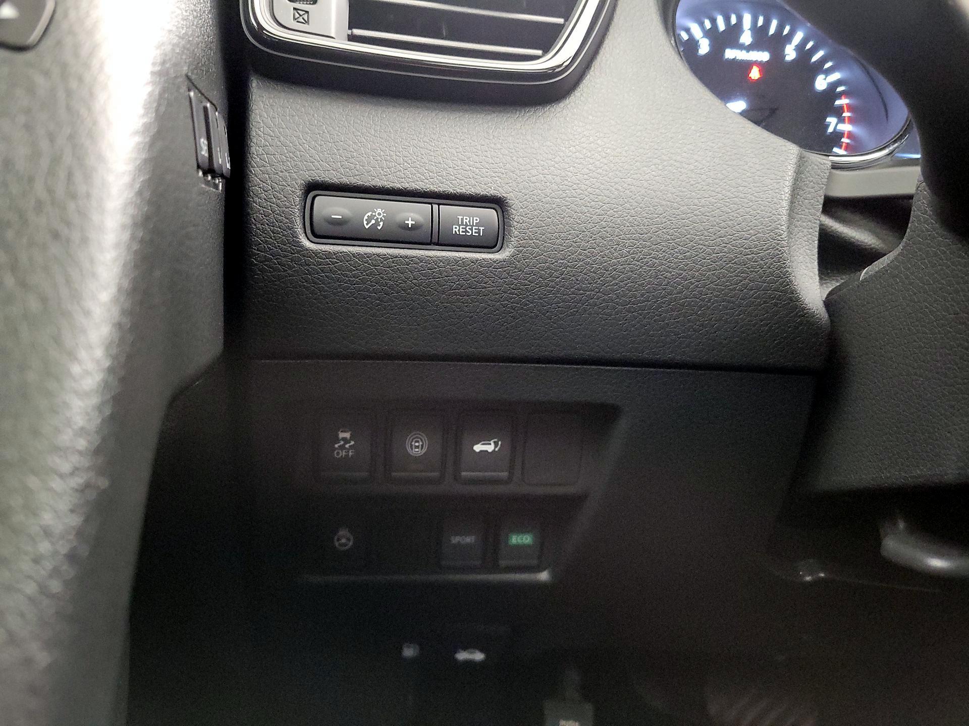 Thumbnail: 2017 Nissan Rogue - 13