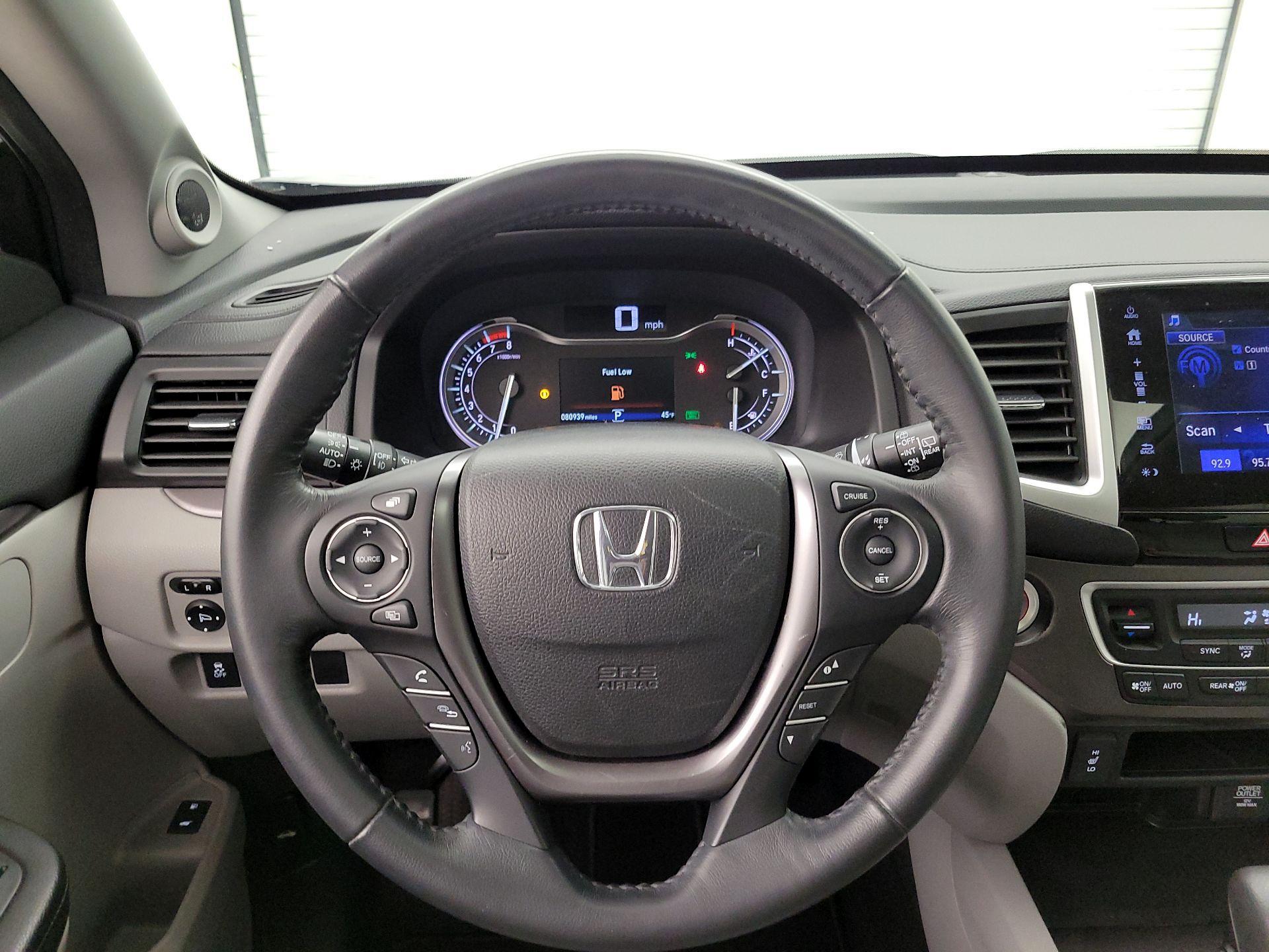 Thumbnail: 2017 Honda Pilot - 10