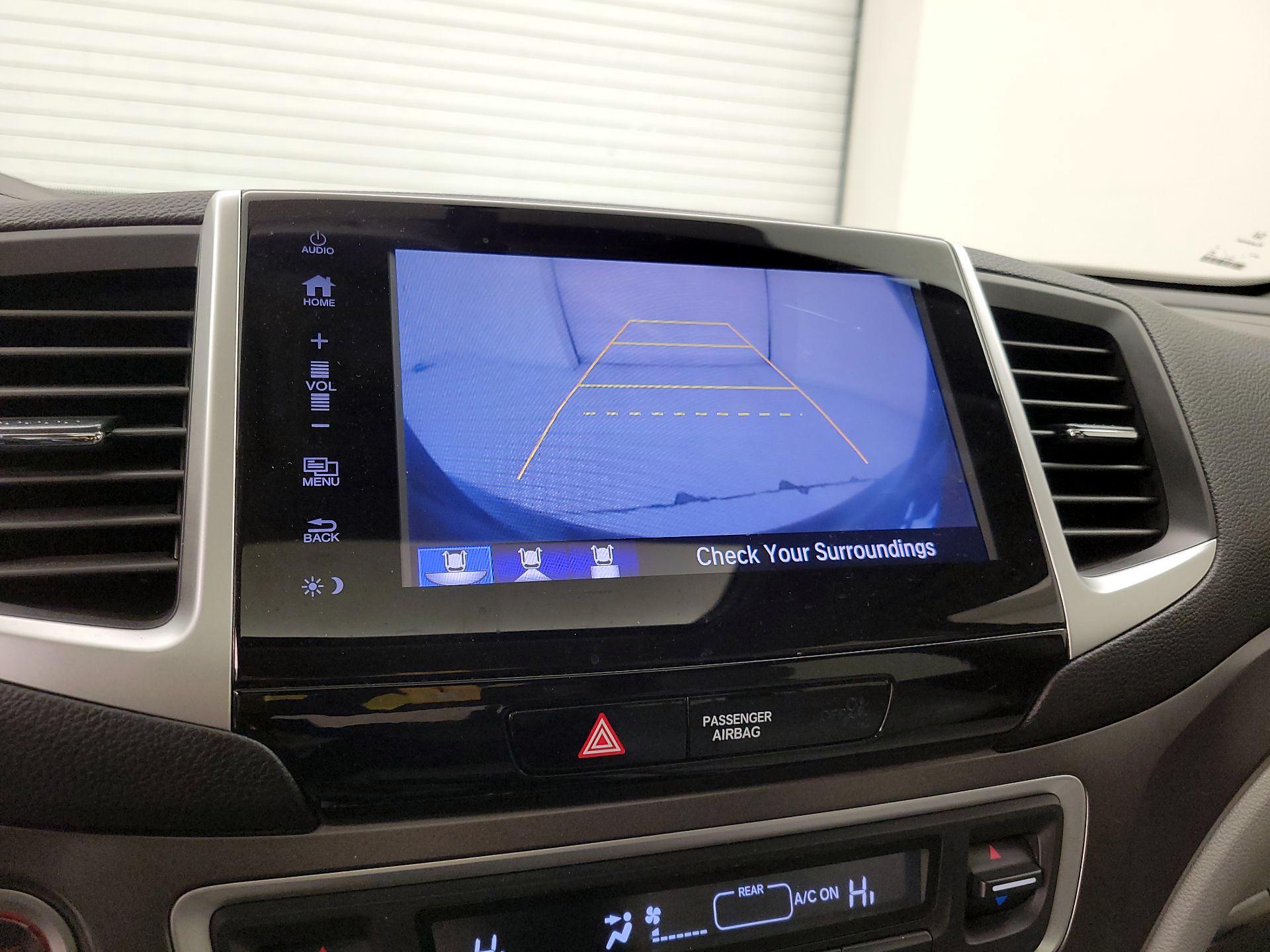 Thumbnail: 2017 Honda Pilot - 14