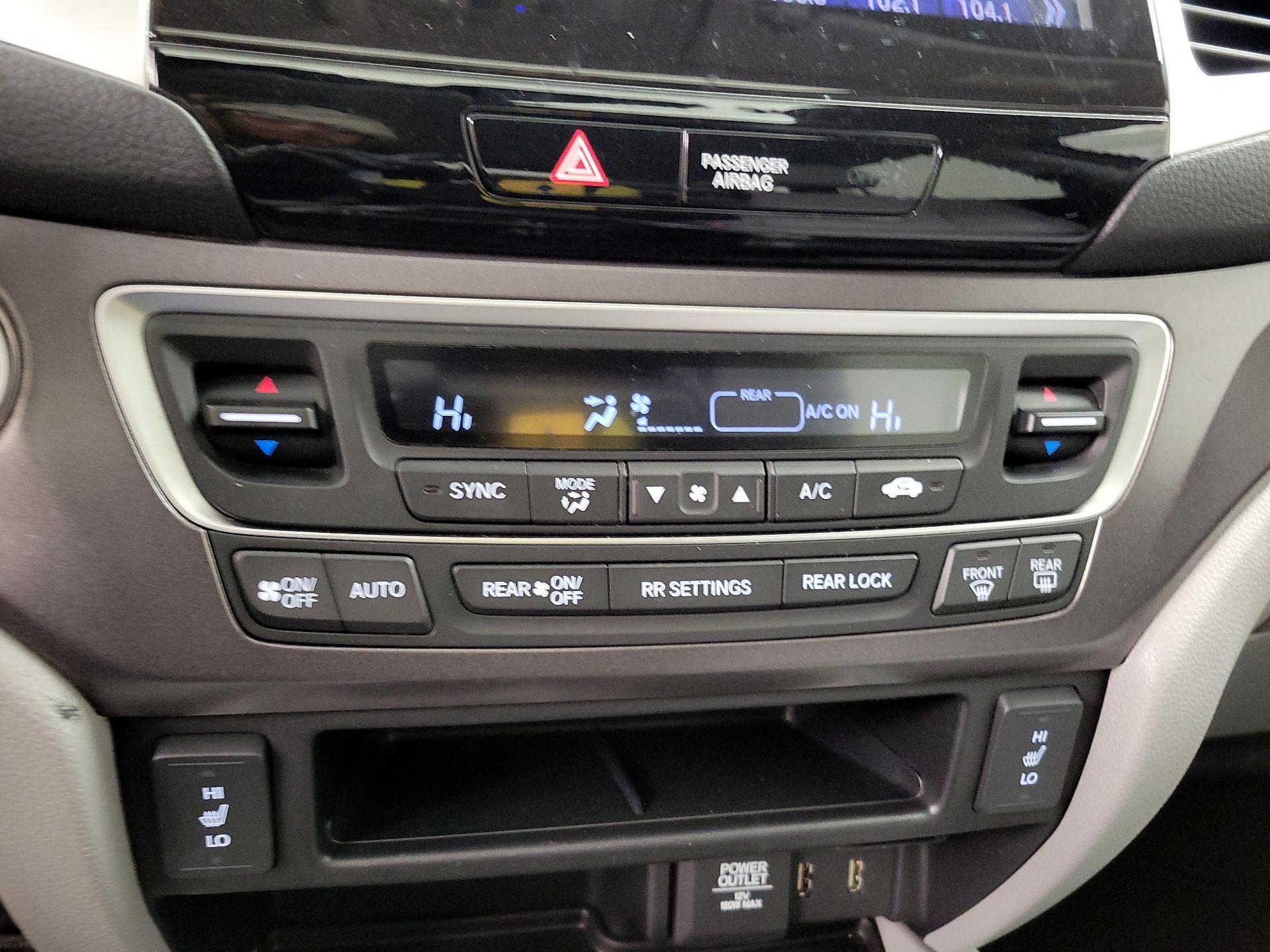 Thumbnail: 2017 Honda Pilot - 16