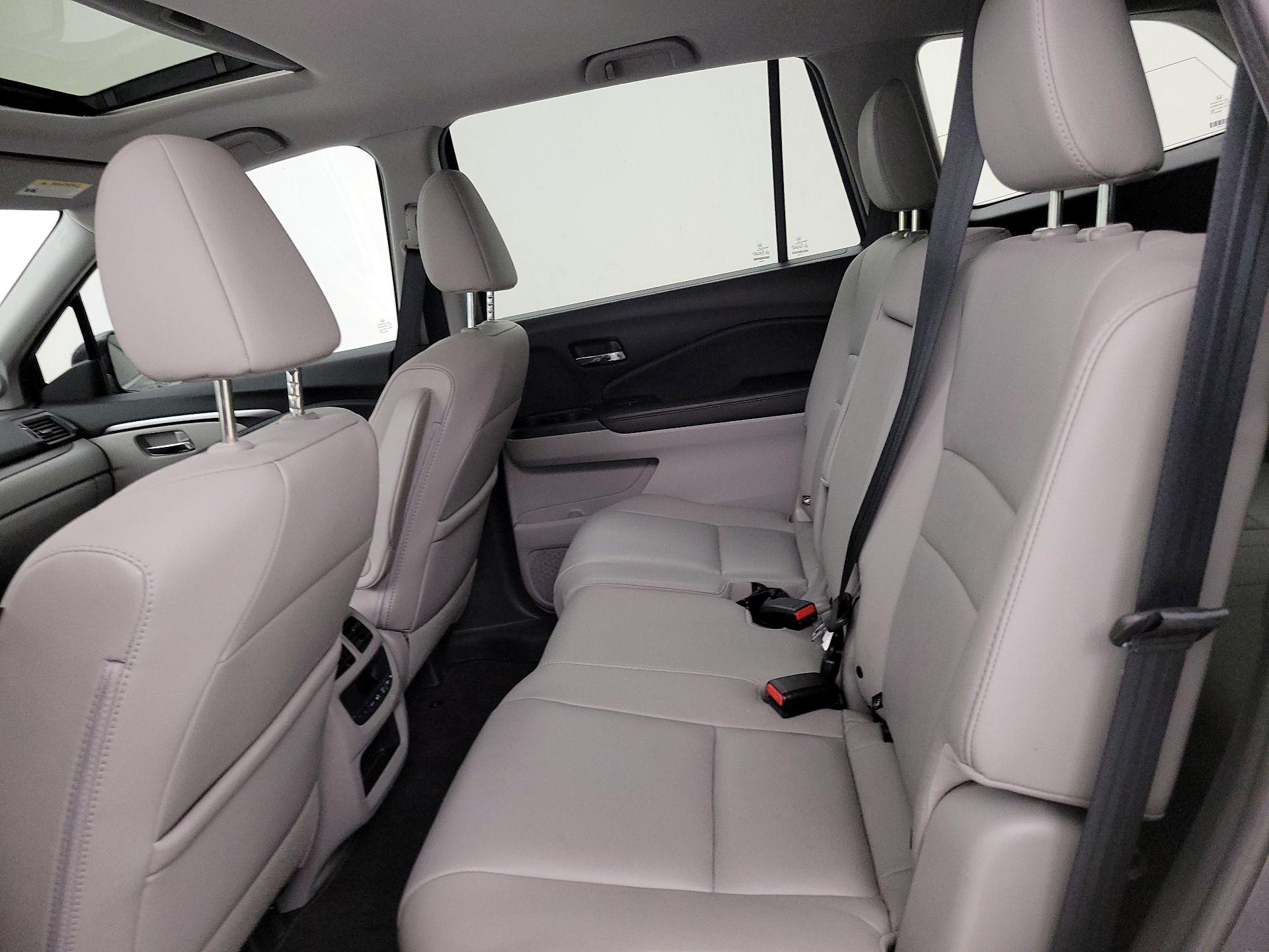 Thumbnail: 2017 Honda Pilot - 20