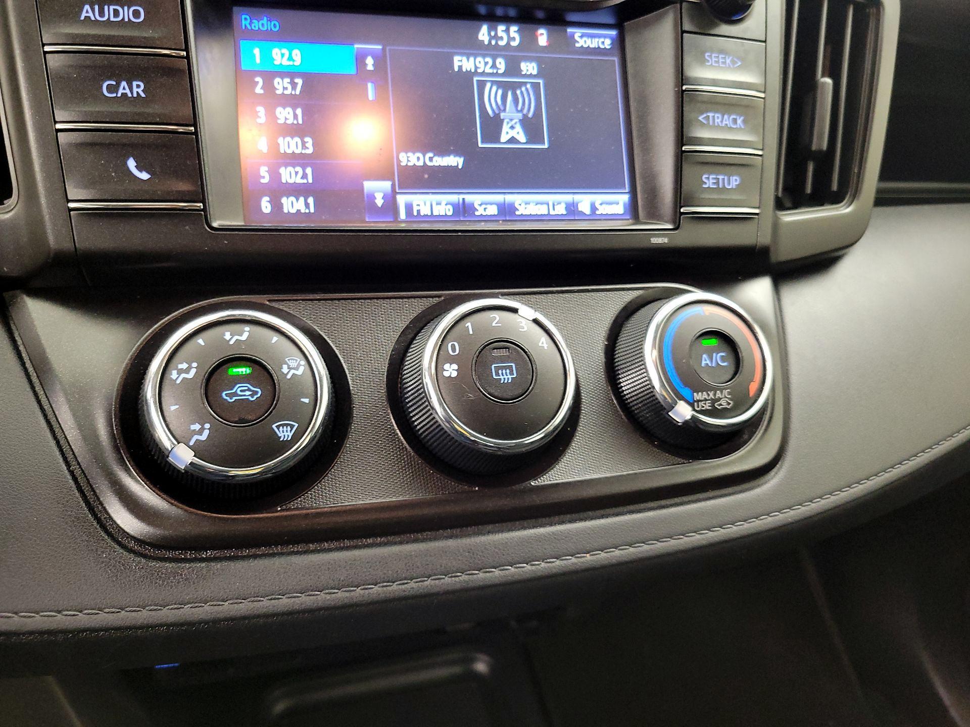 Thumbnail: 2018 Toyota RAV4 - 16