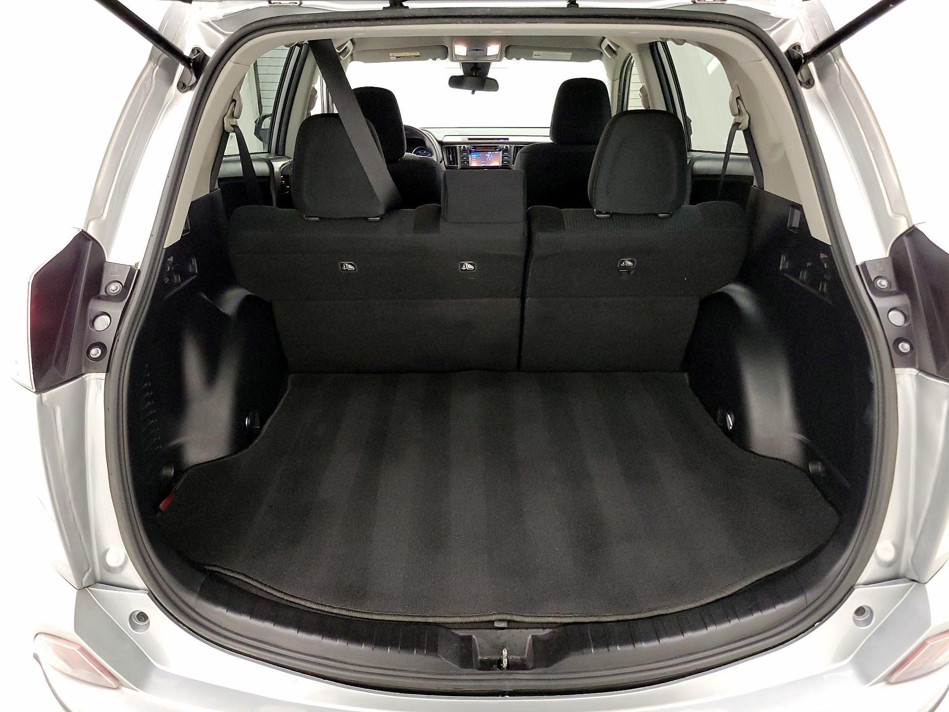 Thumbnail: 2018 Toyota RAV4 - 20