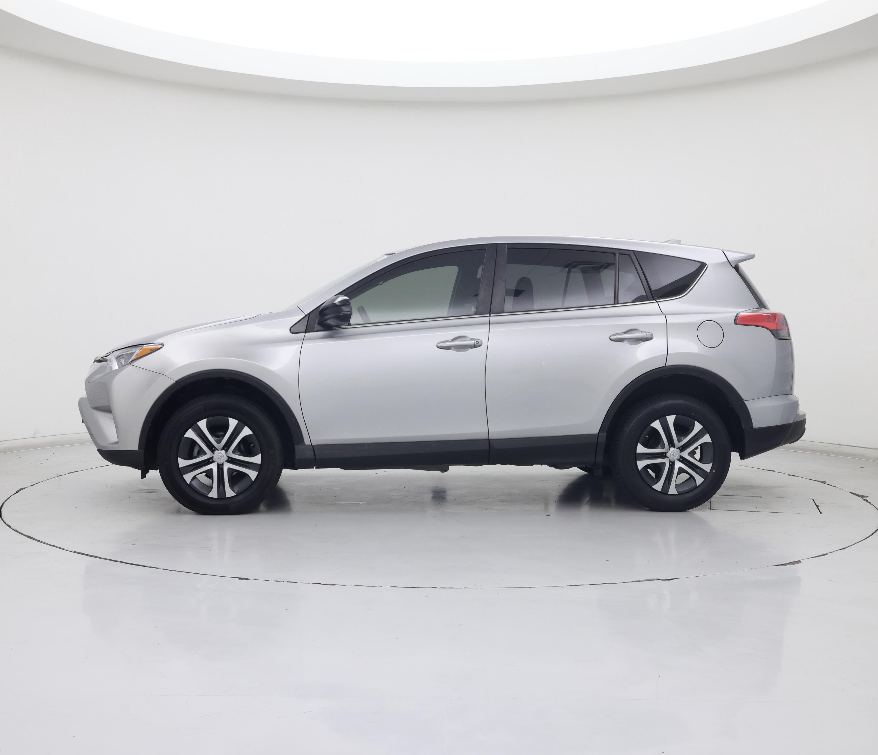 Thumbnail: 2018 Toyota RAV4 - 3