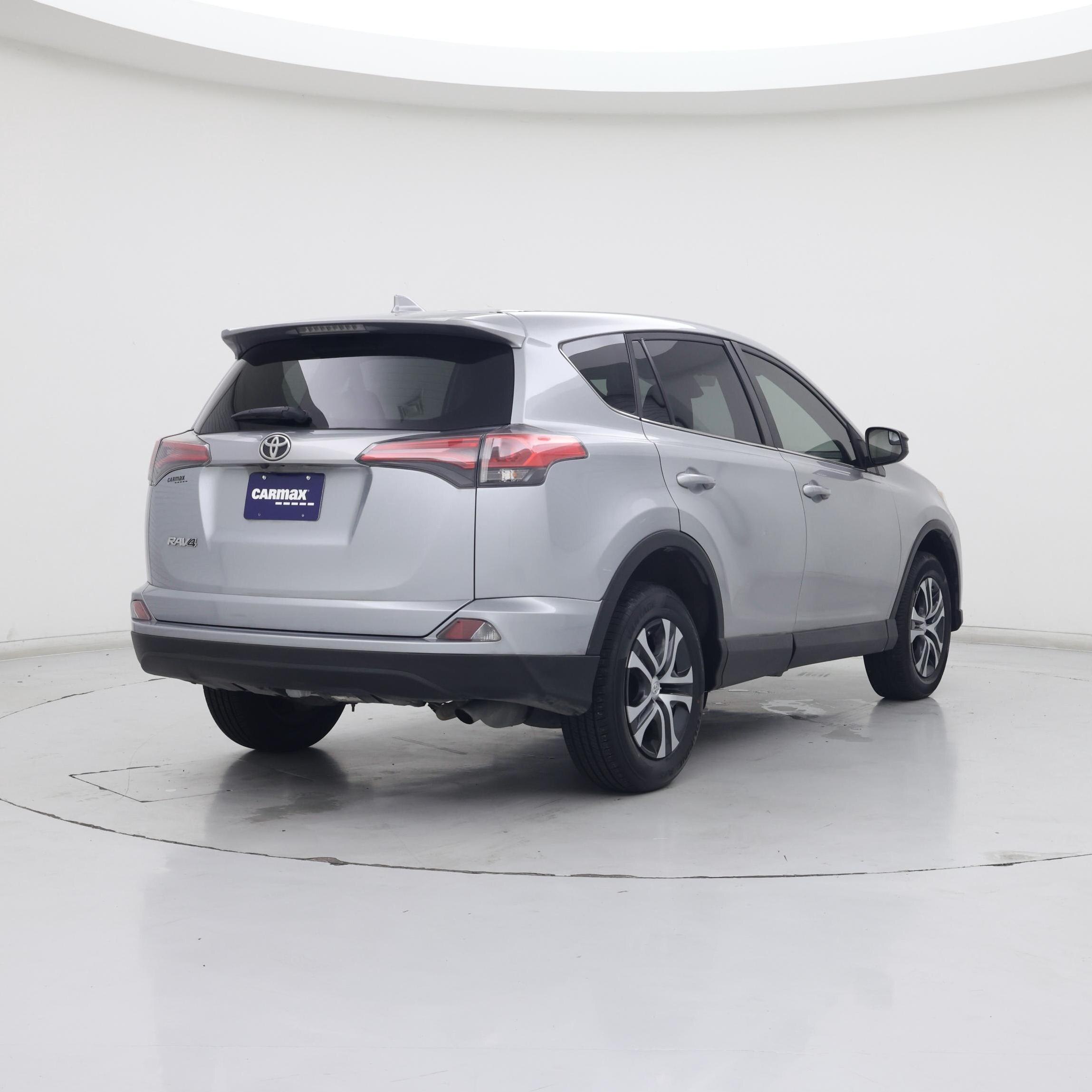 Thumbnail: 2018 Toyota RAV4 - 8