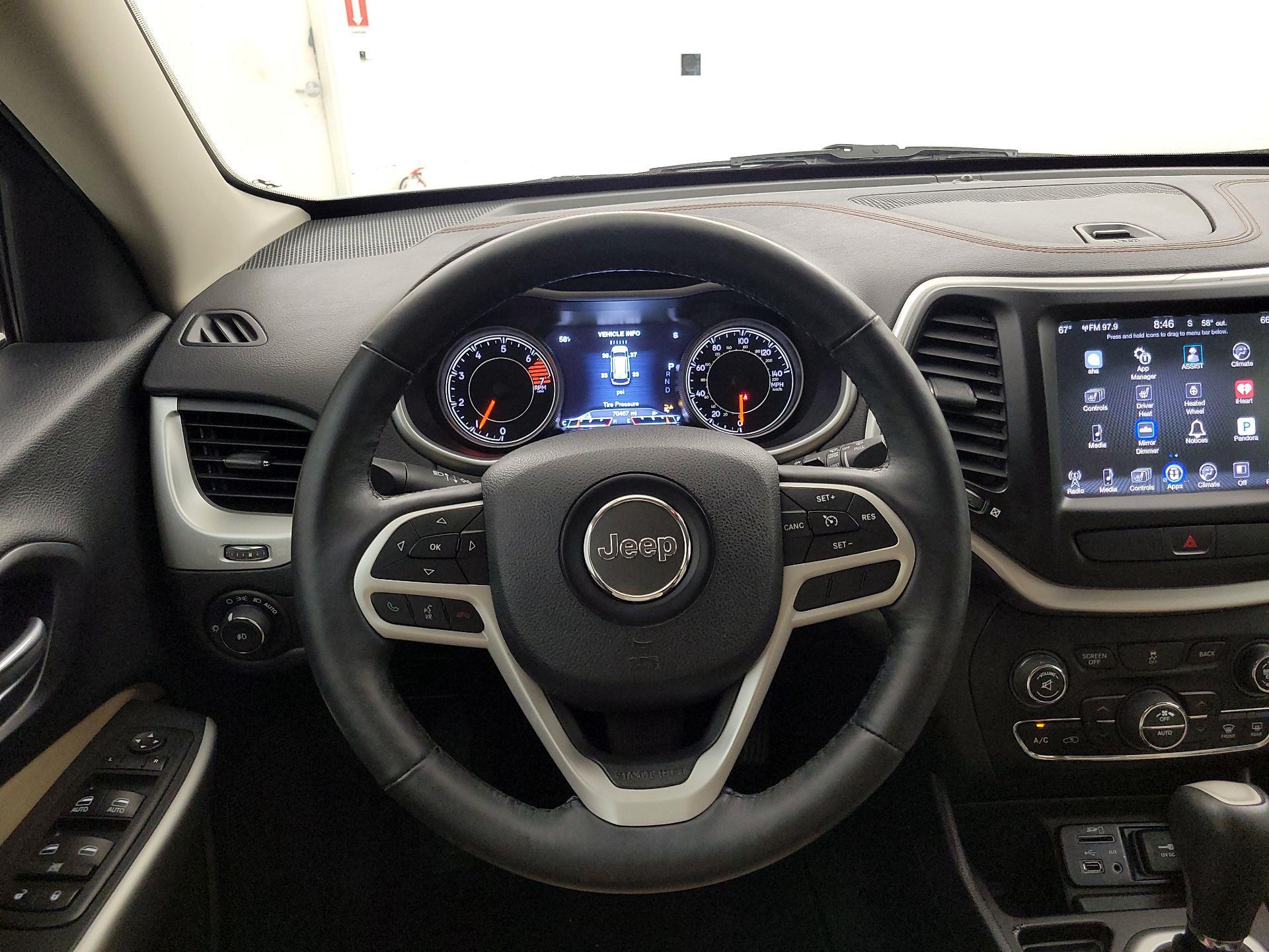 Thumbnail: 2017 Jeep Cherokee - 10