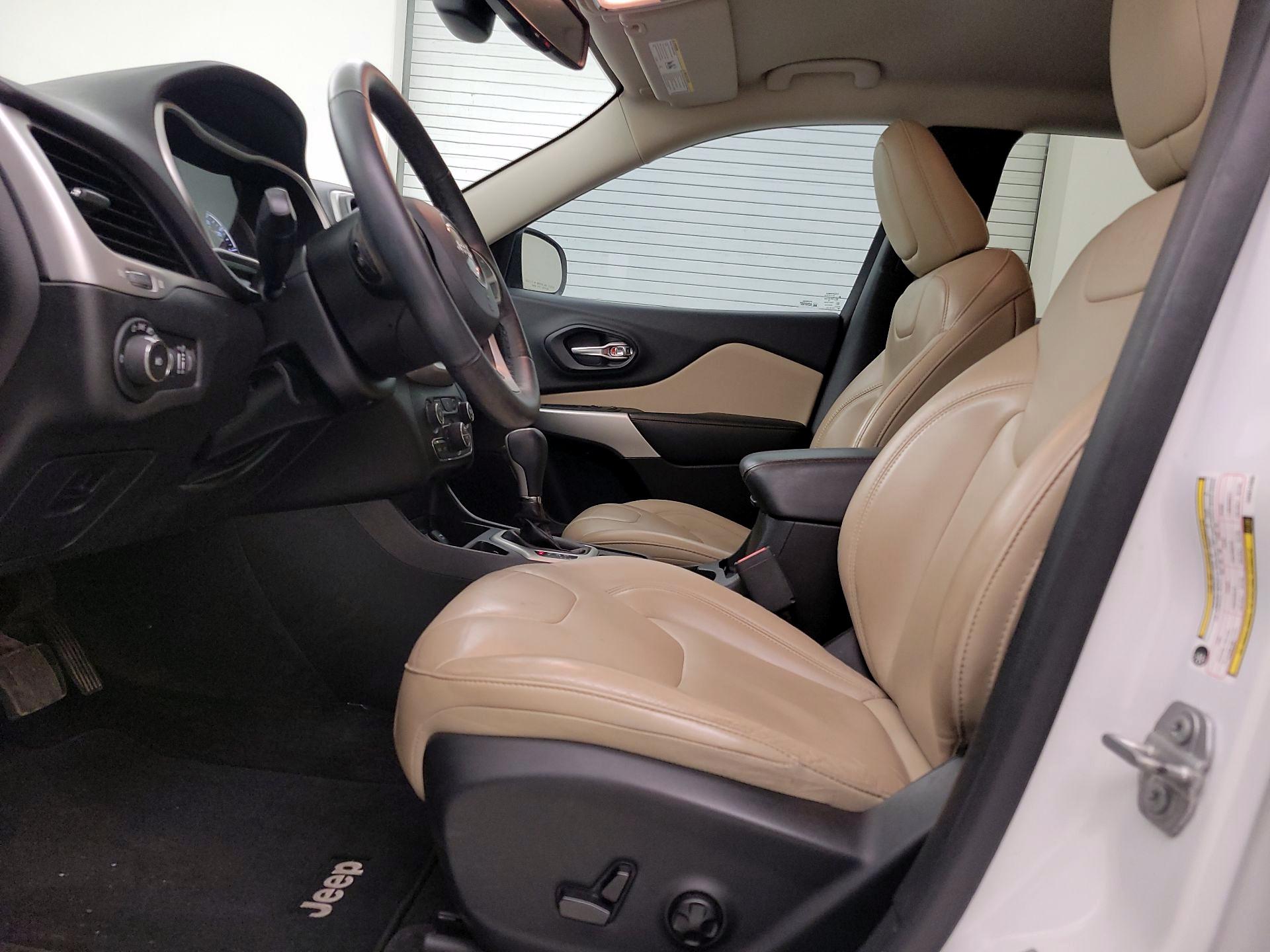 Thumbnail: 2017 Jeep Cherokee - 11