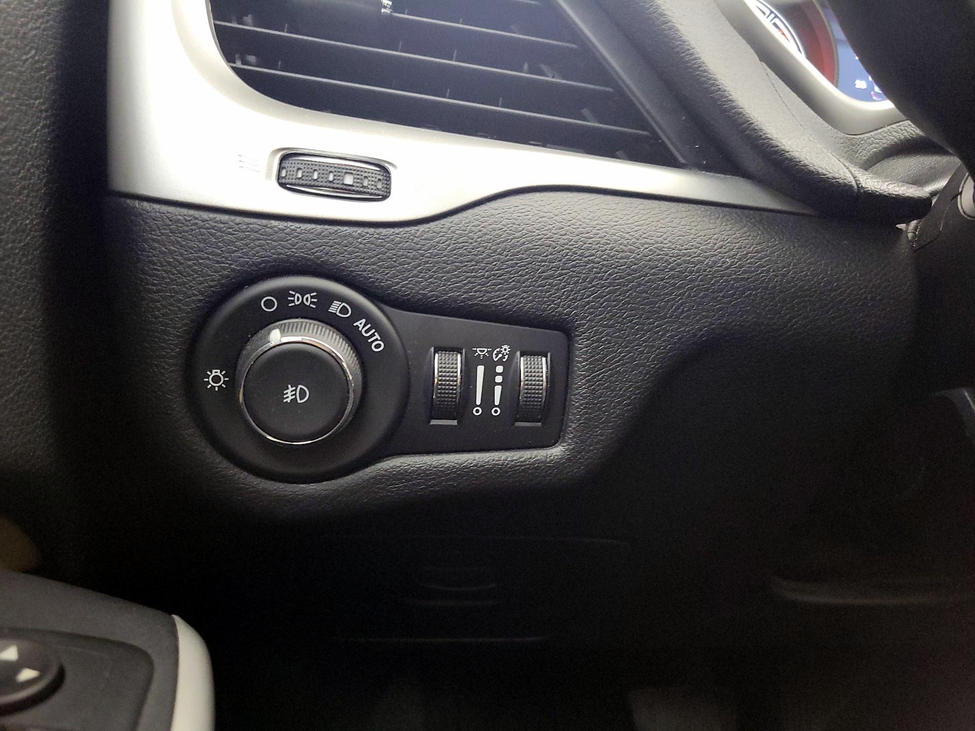 Thumbnail: 2017 Jeep Cherokee - 13