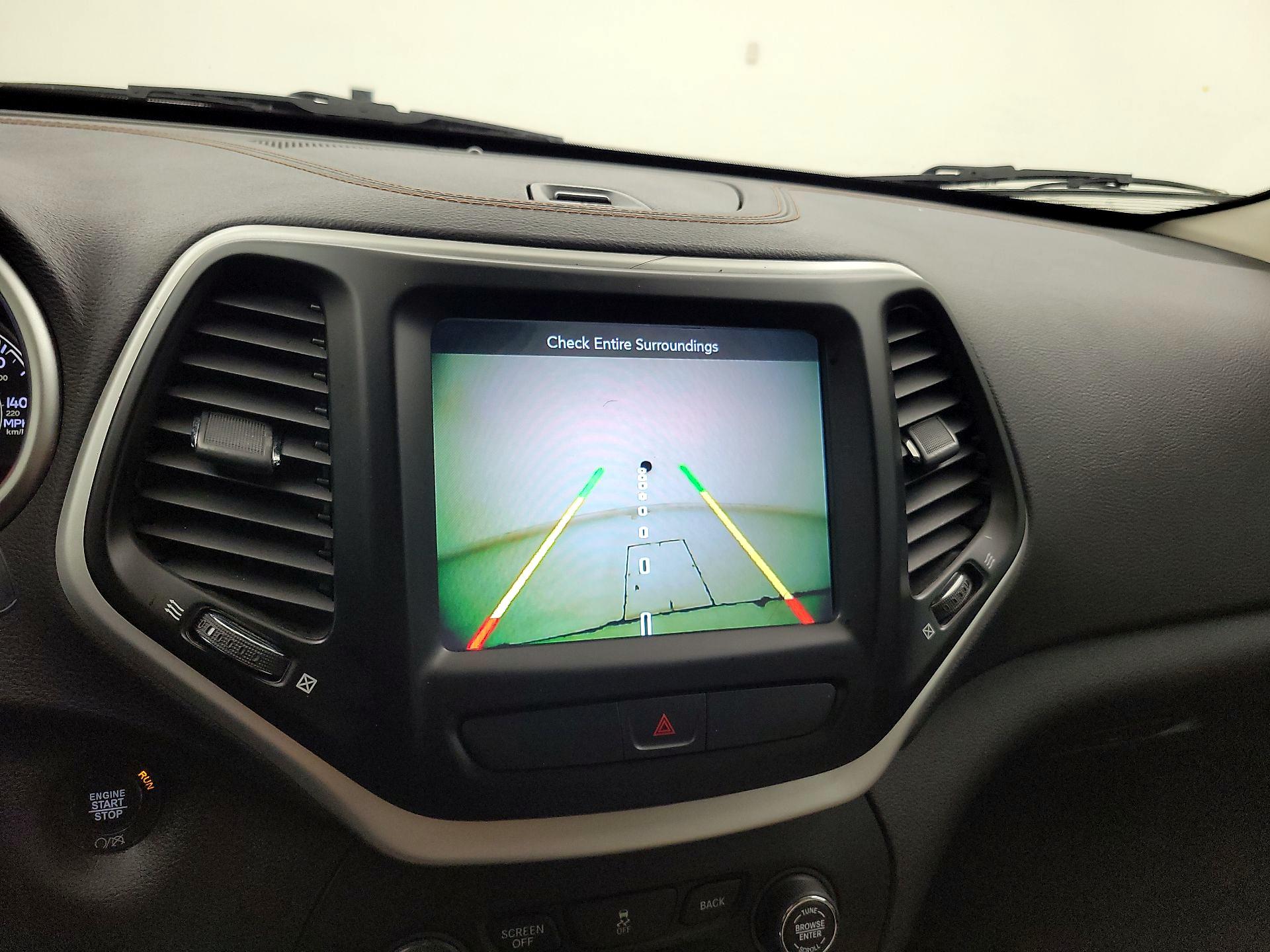 Thumbnail: 2017 Jeep Cherokee - 14