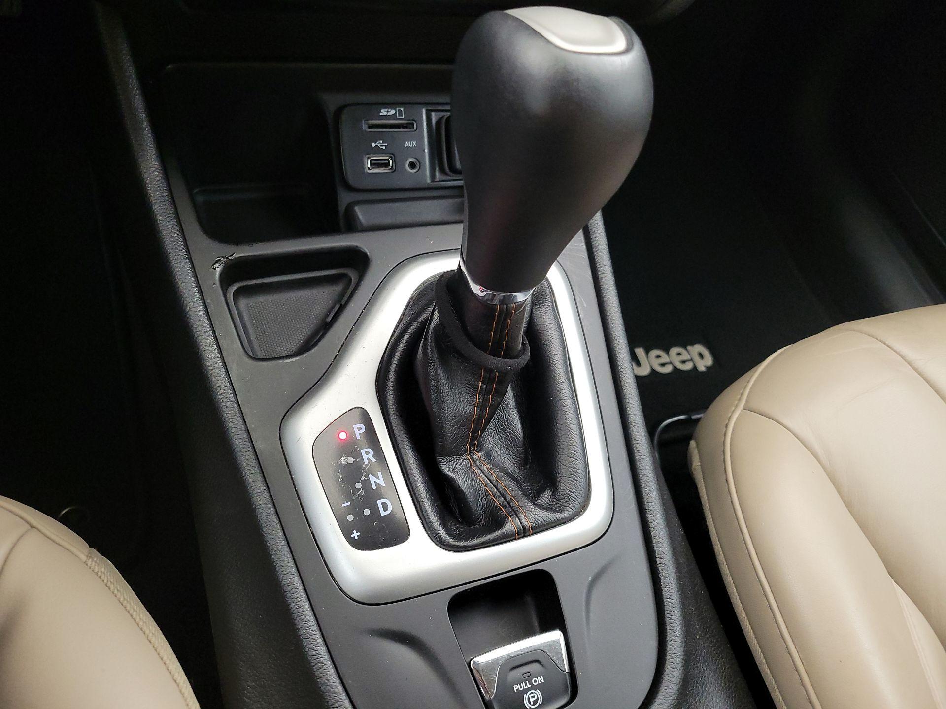 Thumbnail: 2017 Jeep Cherokee - 17