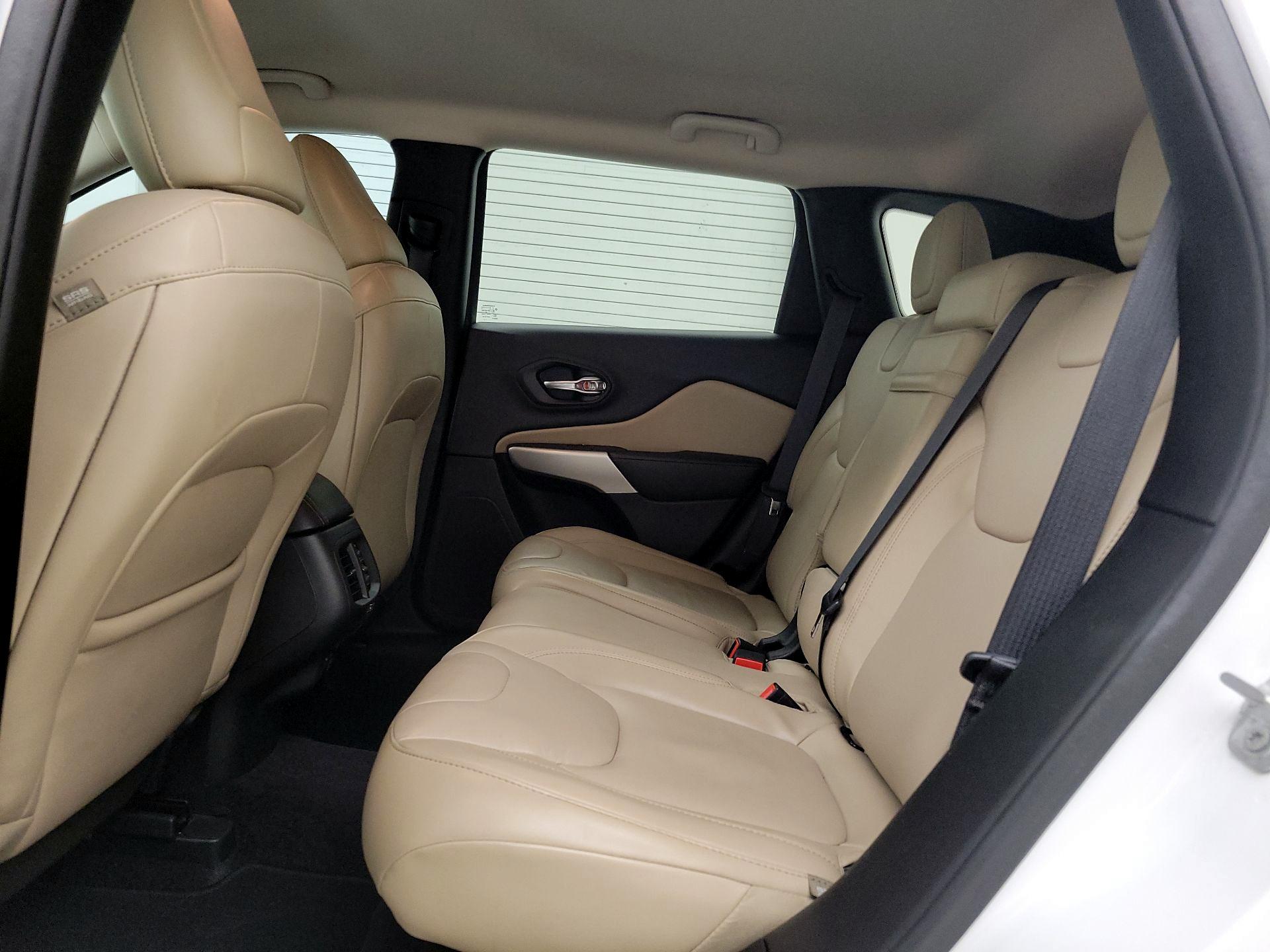 Thumbnail: 2017 Jeep Cherokee - 19