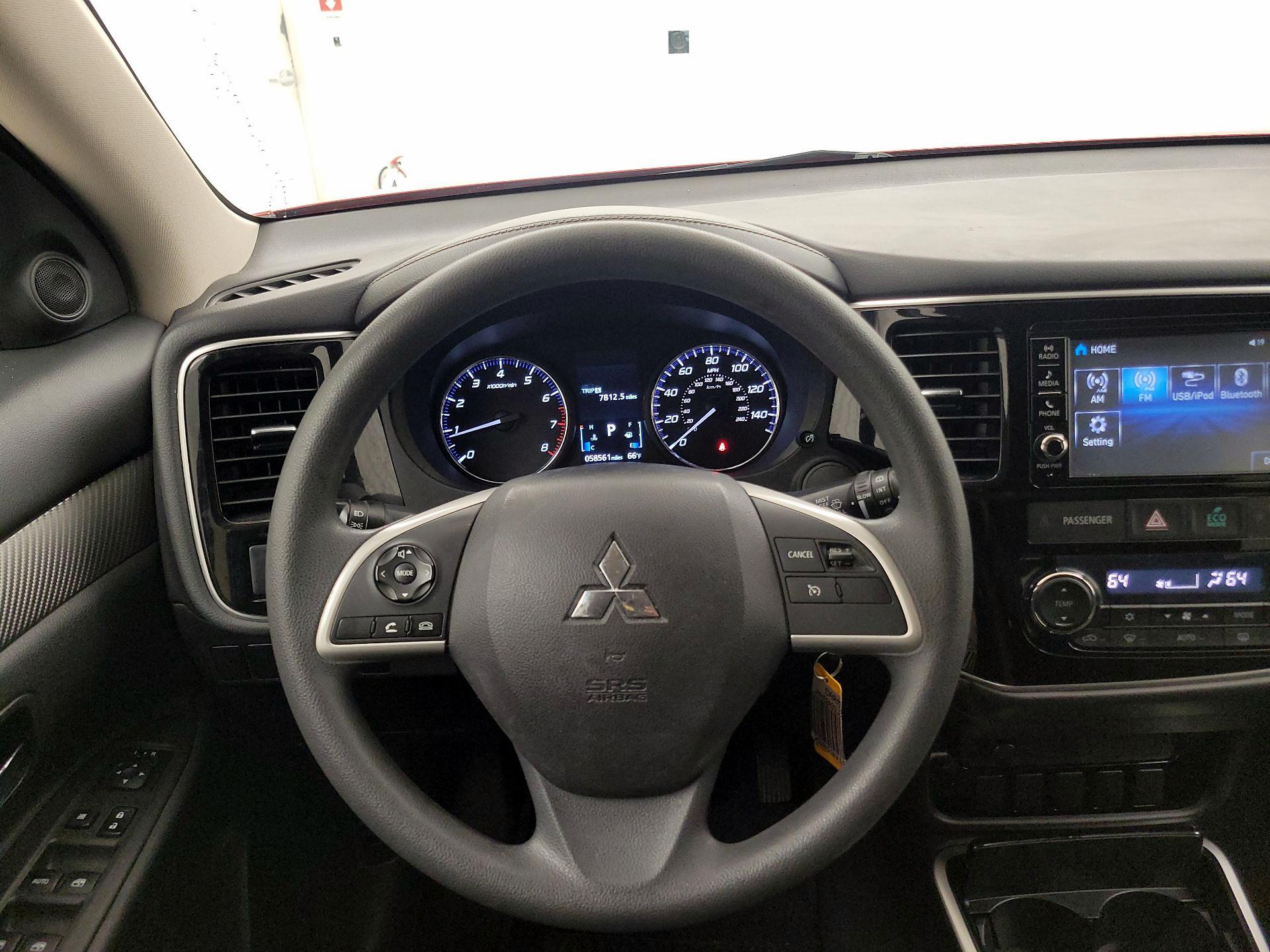 Thumbnail: 2018 Mitsubishi Outlander - 10