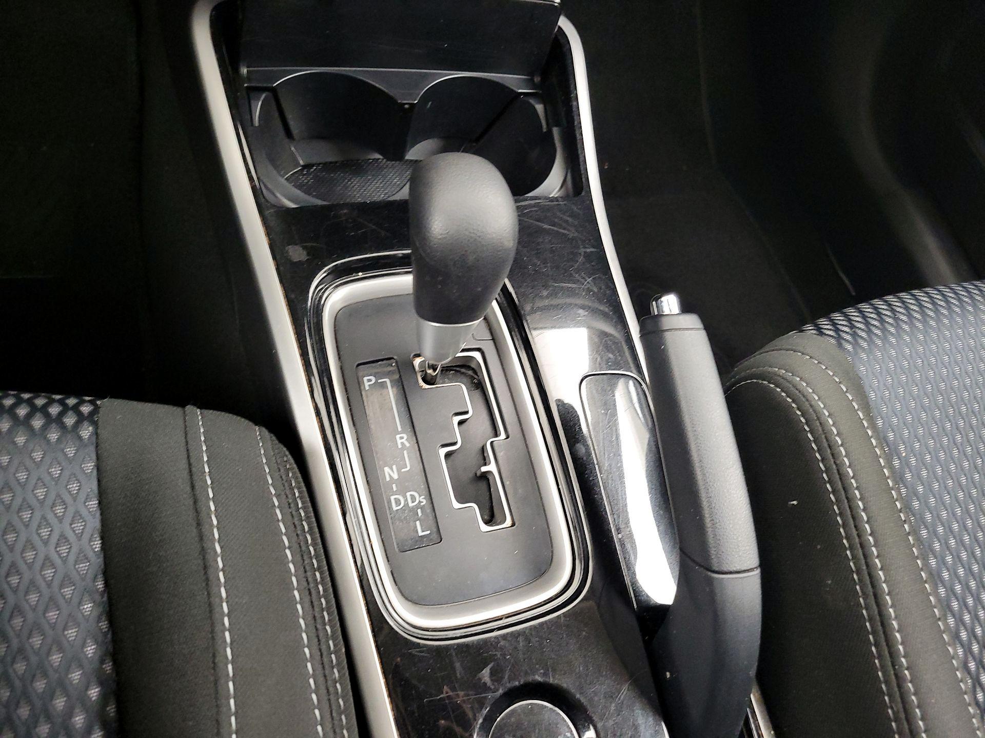 Thumbnail: 2018 Mitsubishi Outlander - 17