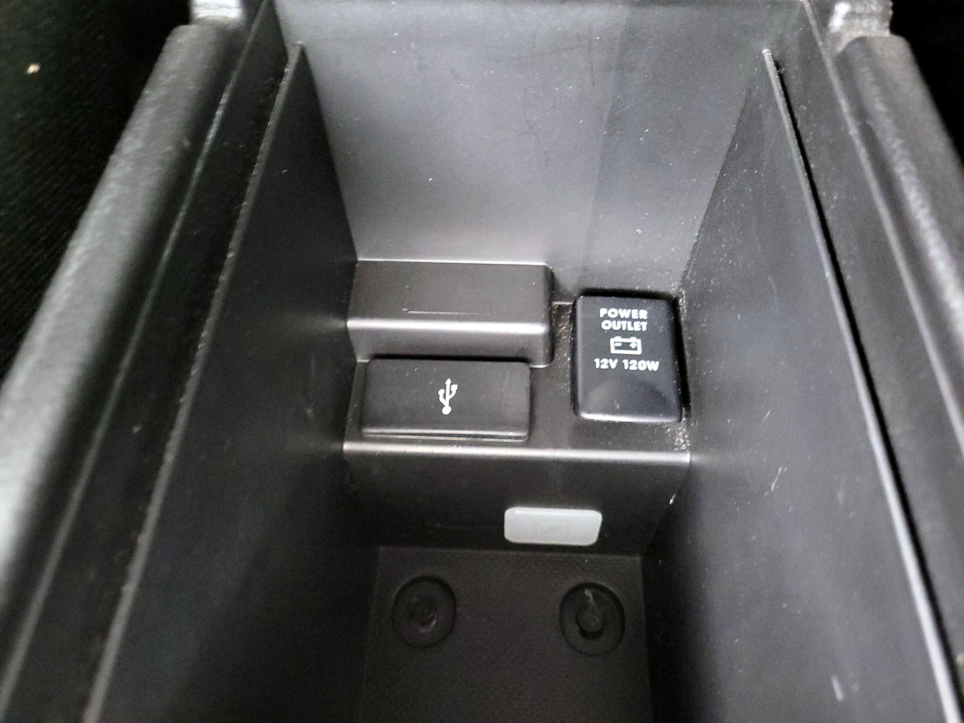 Thumbnail: 2018 Mitsubishi Outlander - 18