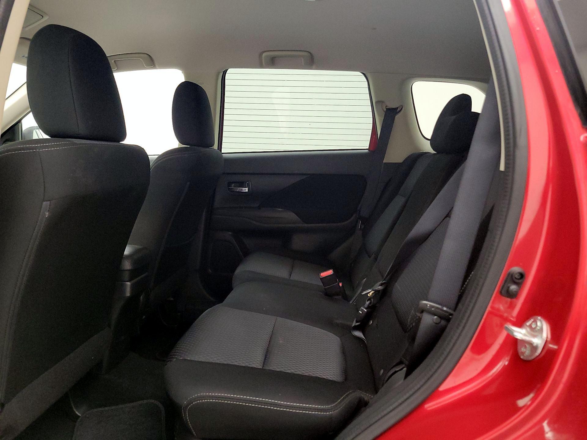 Thumbnail: 2018 Mitsubishi Outlander - 19