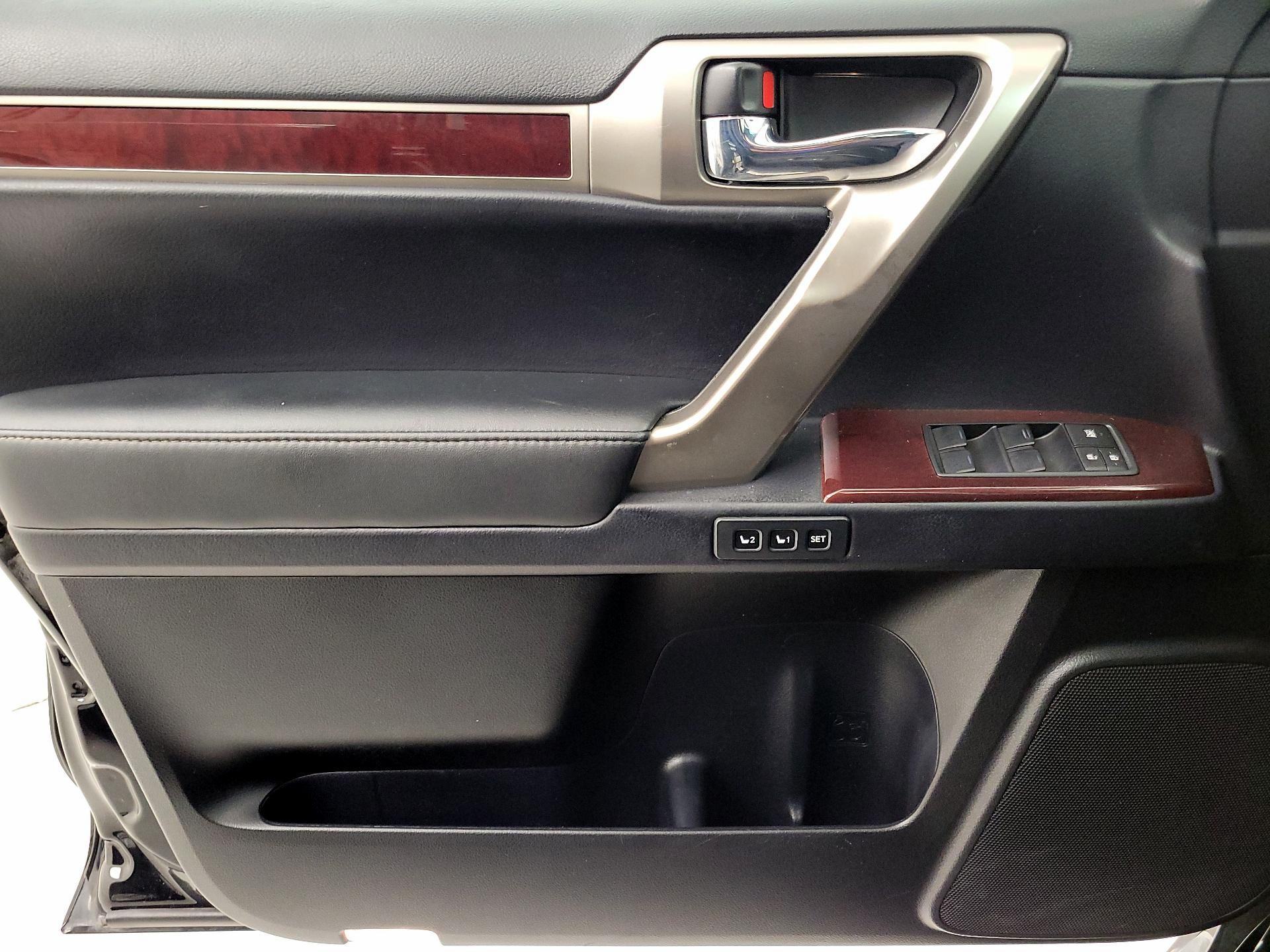 Thumbnail: 2016 Lexus GX - 12