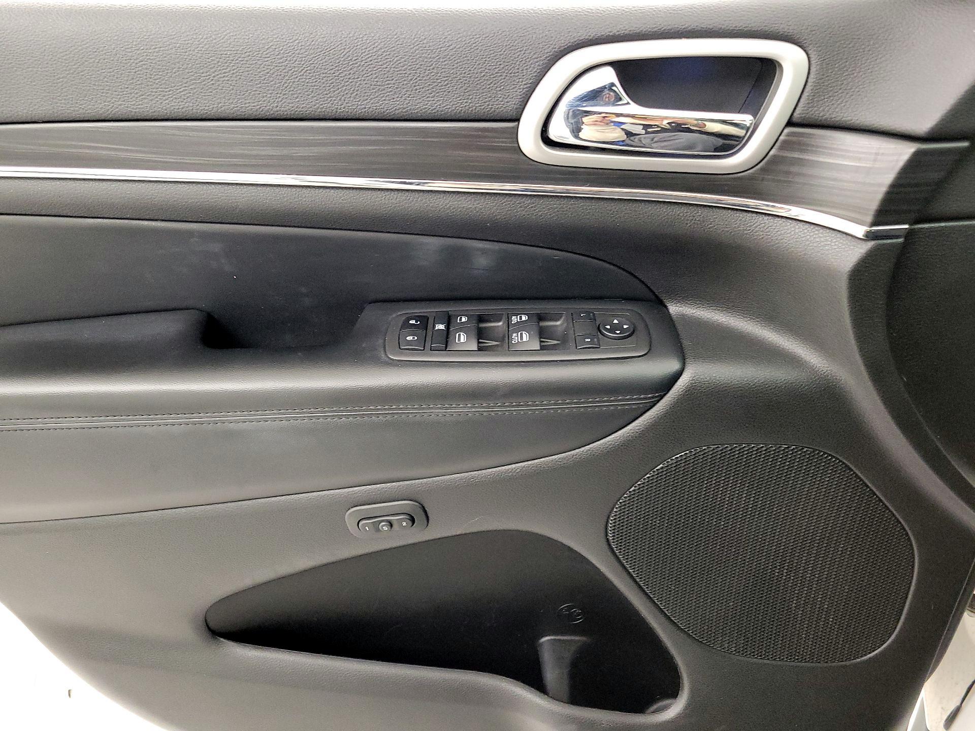 Thumbnail: 2022 Jeep Grand Cherokee - 12