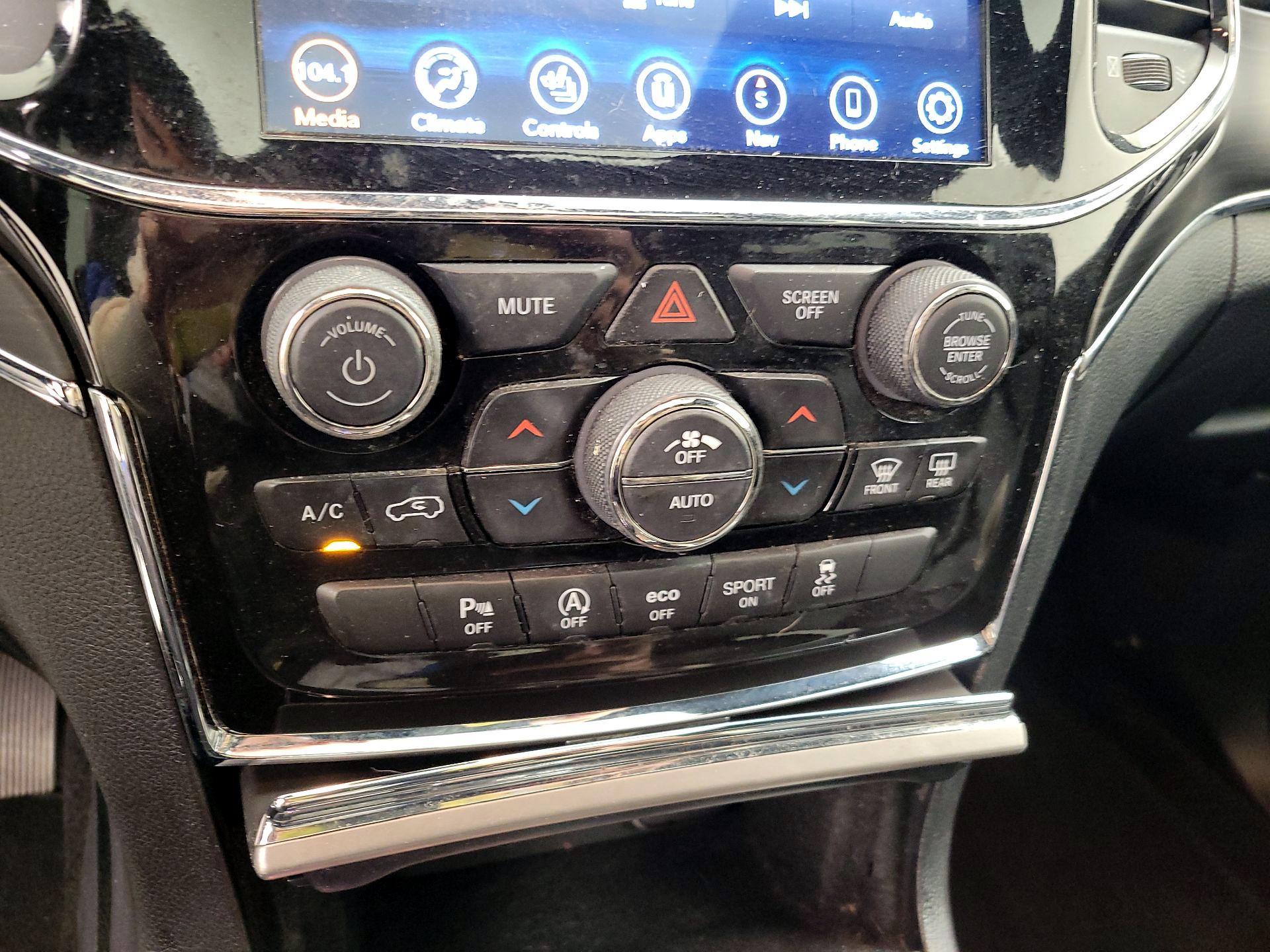 Thumbnail: 2022 Jeep Grand Cherokee - 17