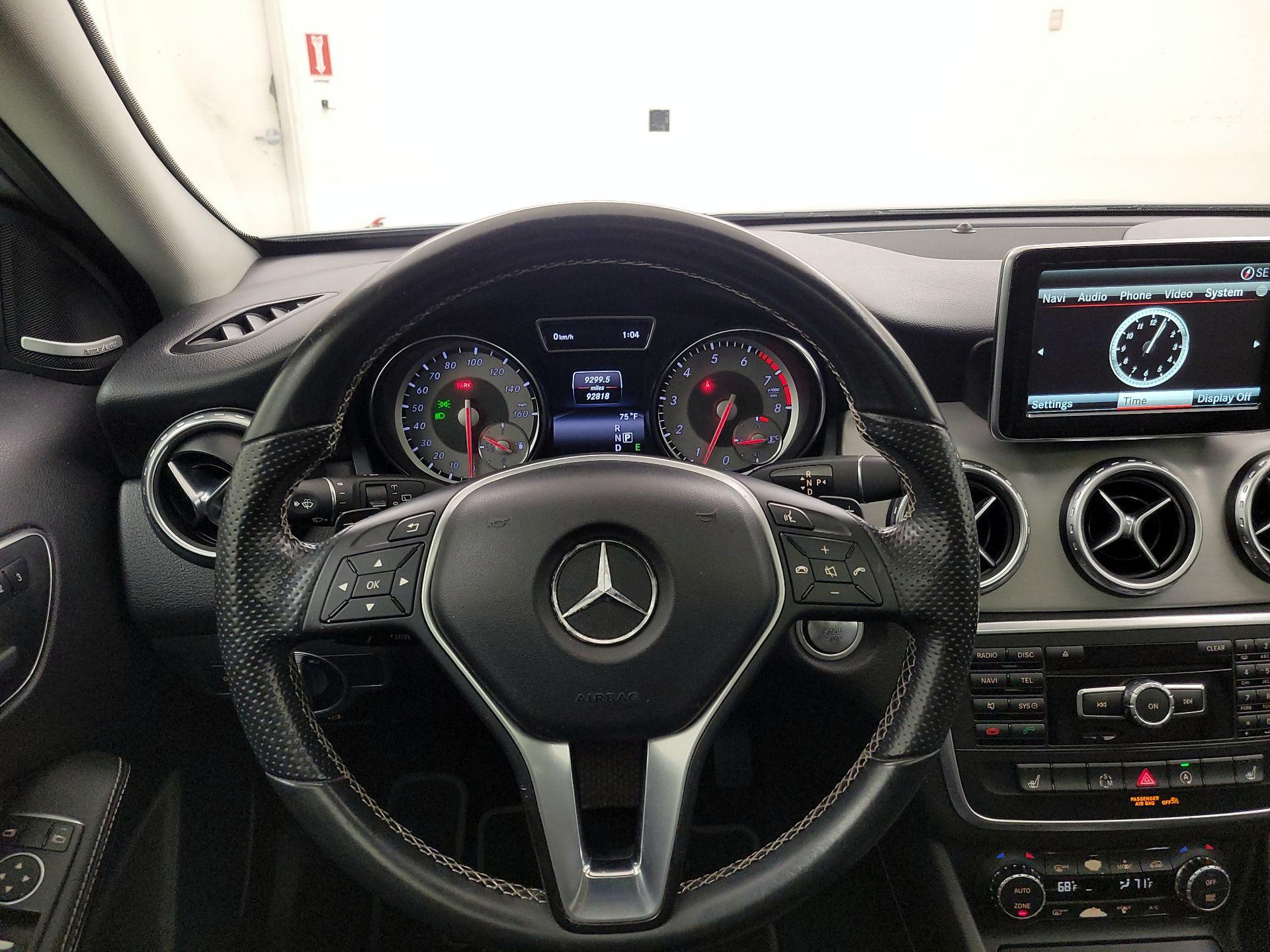 Thumbnail: 2015 Mercedes-Benz GLA - 10