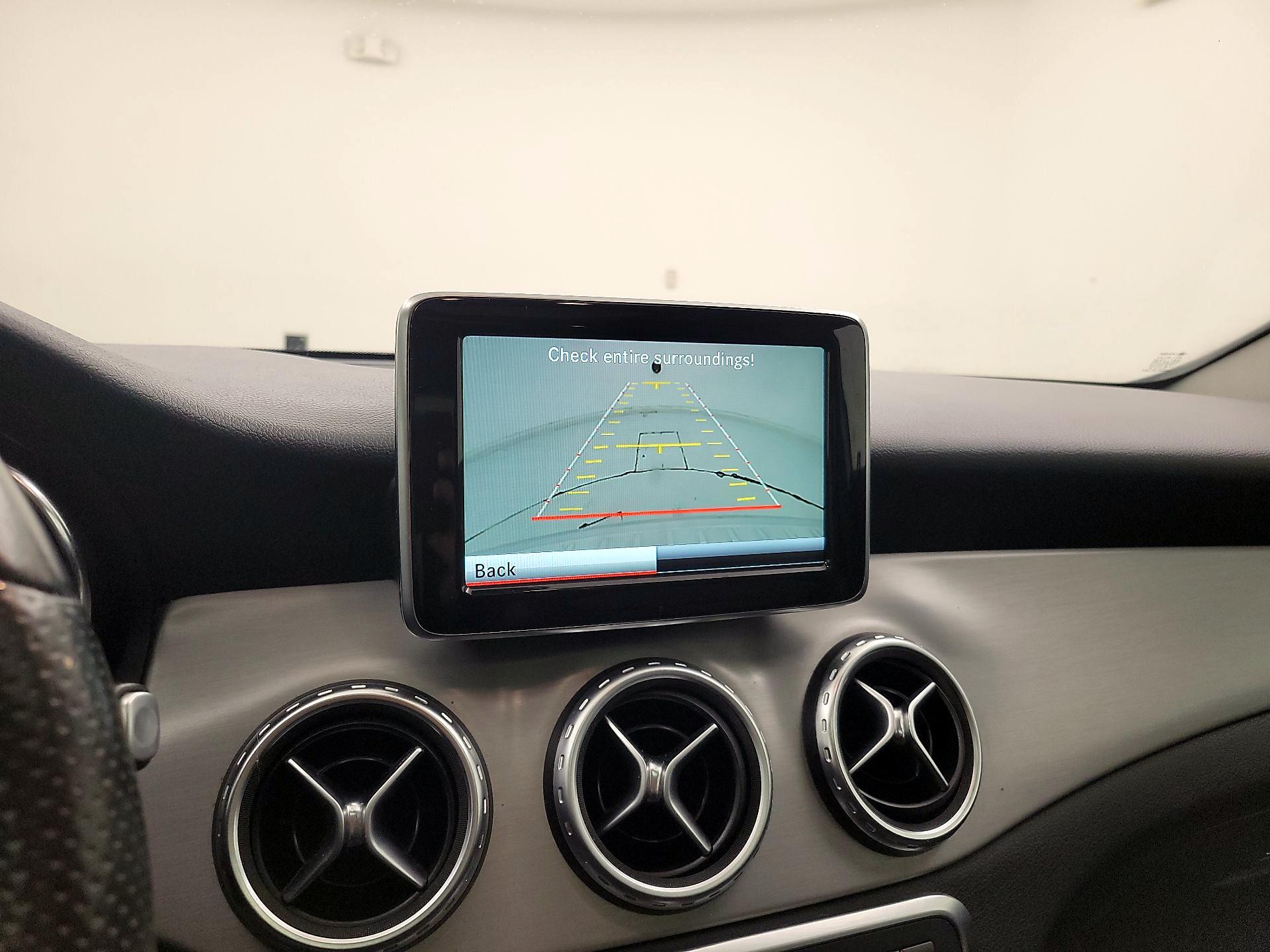 Thumbnail: 2015 Mercedes-Benz GLA - 15