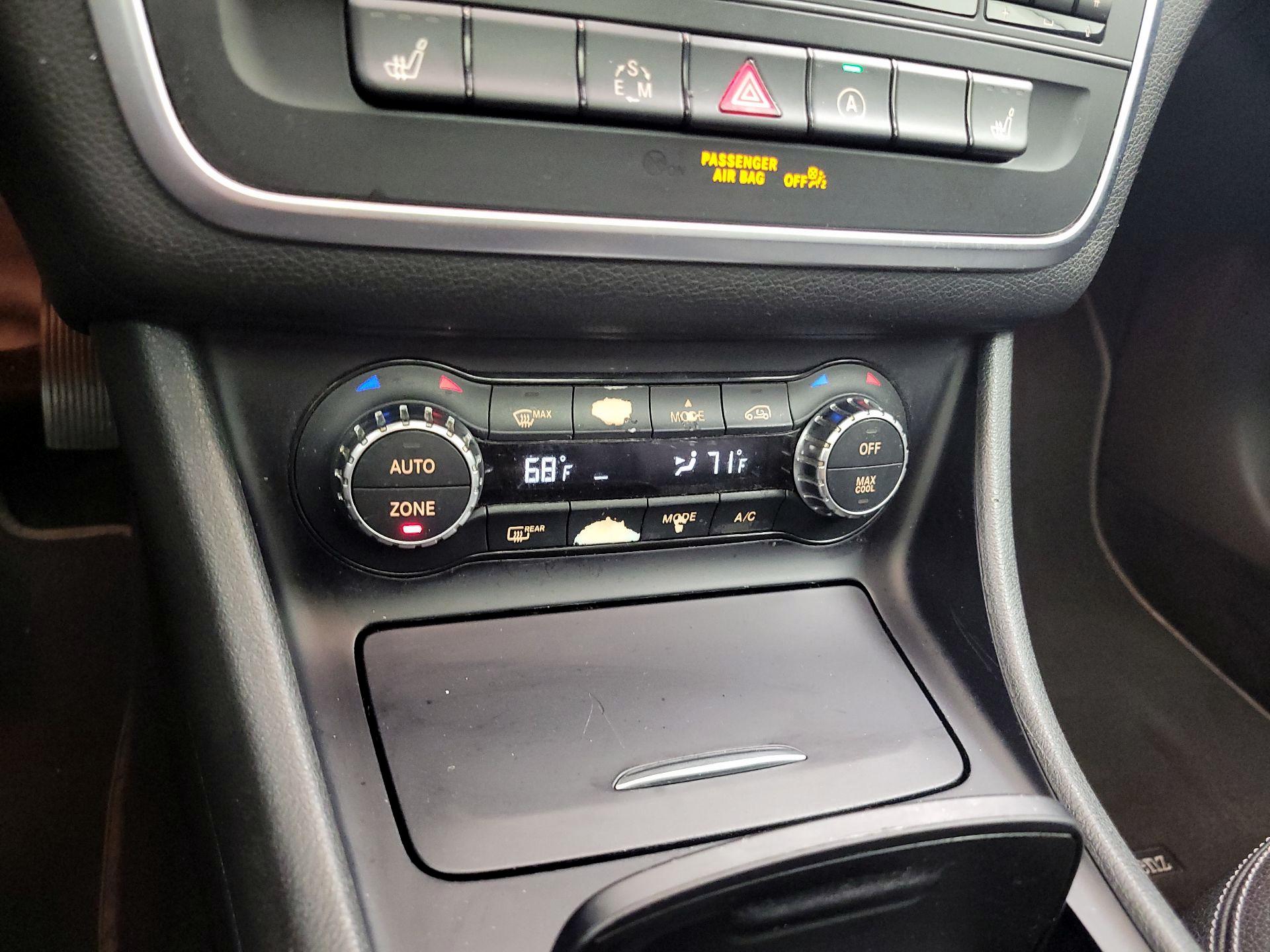 Thumbnail: 2015 Mercedes-Benz GLA - 17