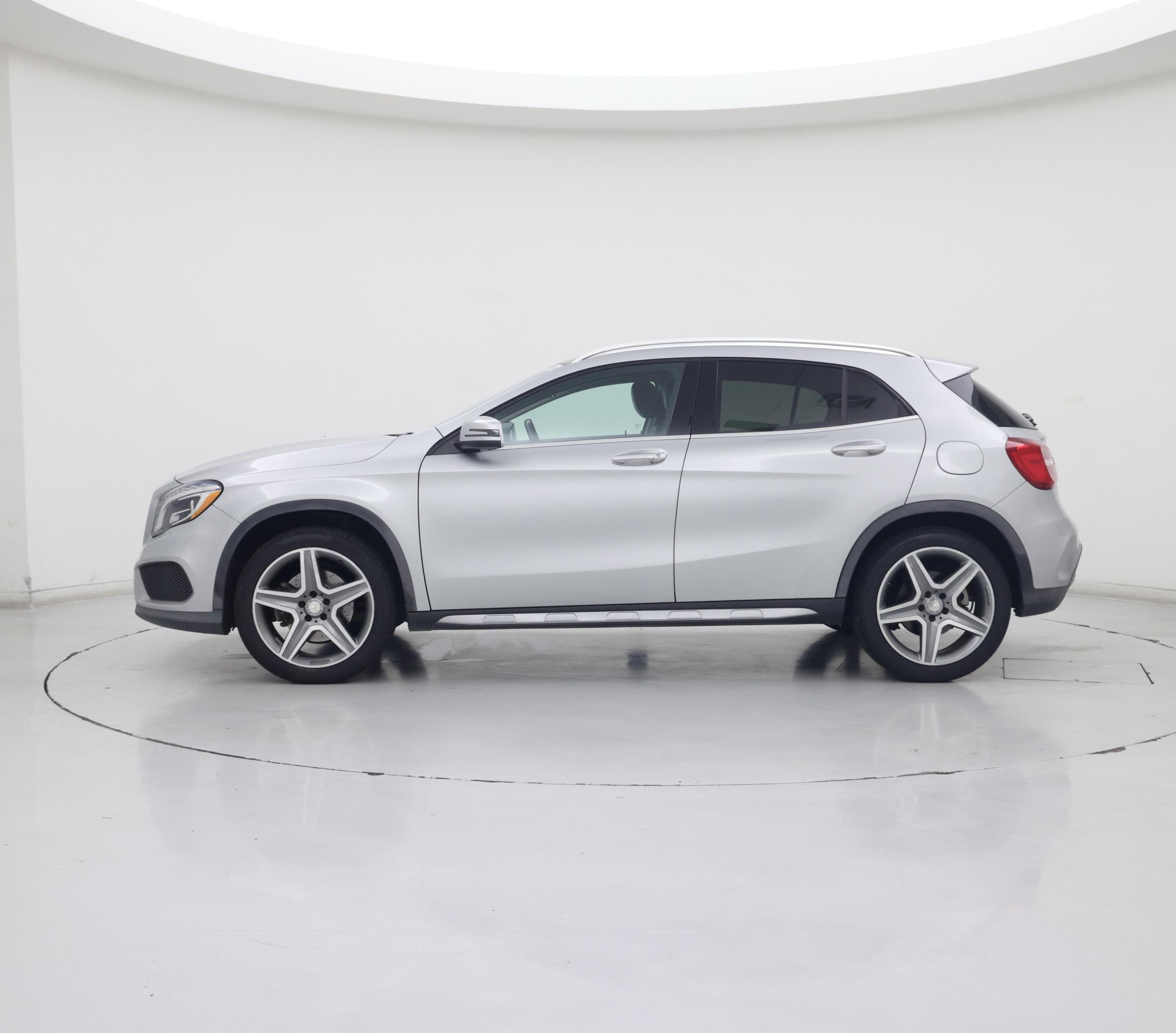 Thumbnail: 2015 Mercedes-Benz GLA - 3