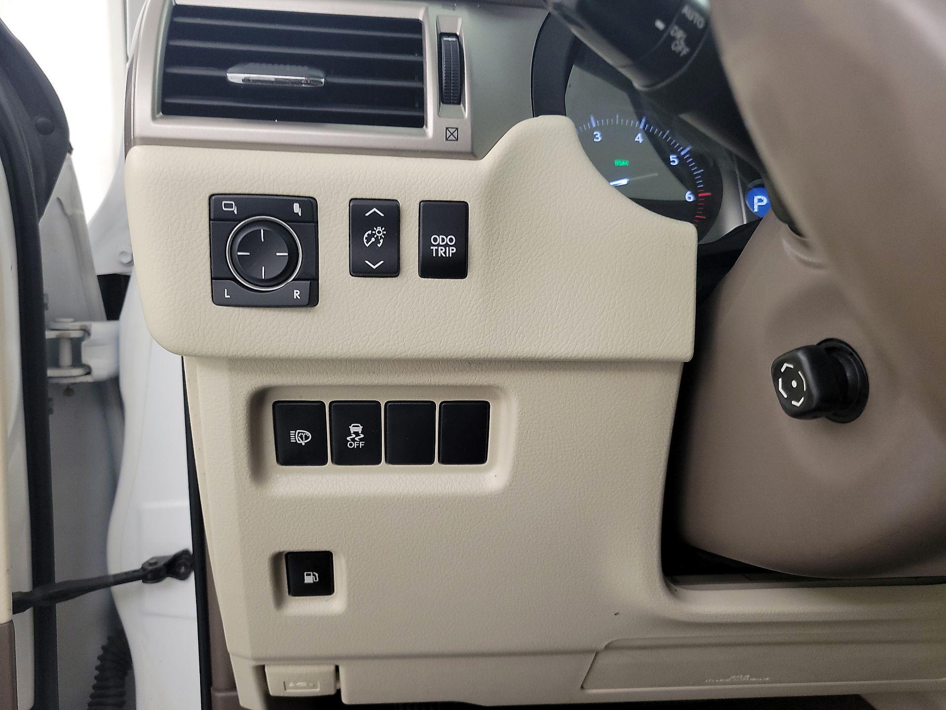 Thumbnail: 2016 Lexus GX - 13