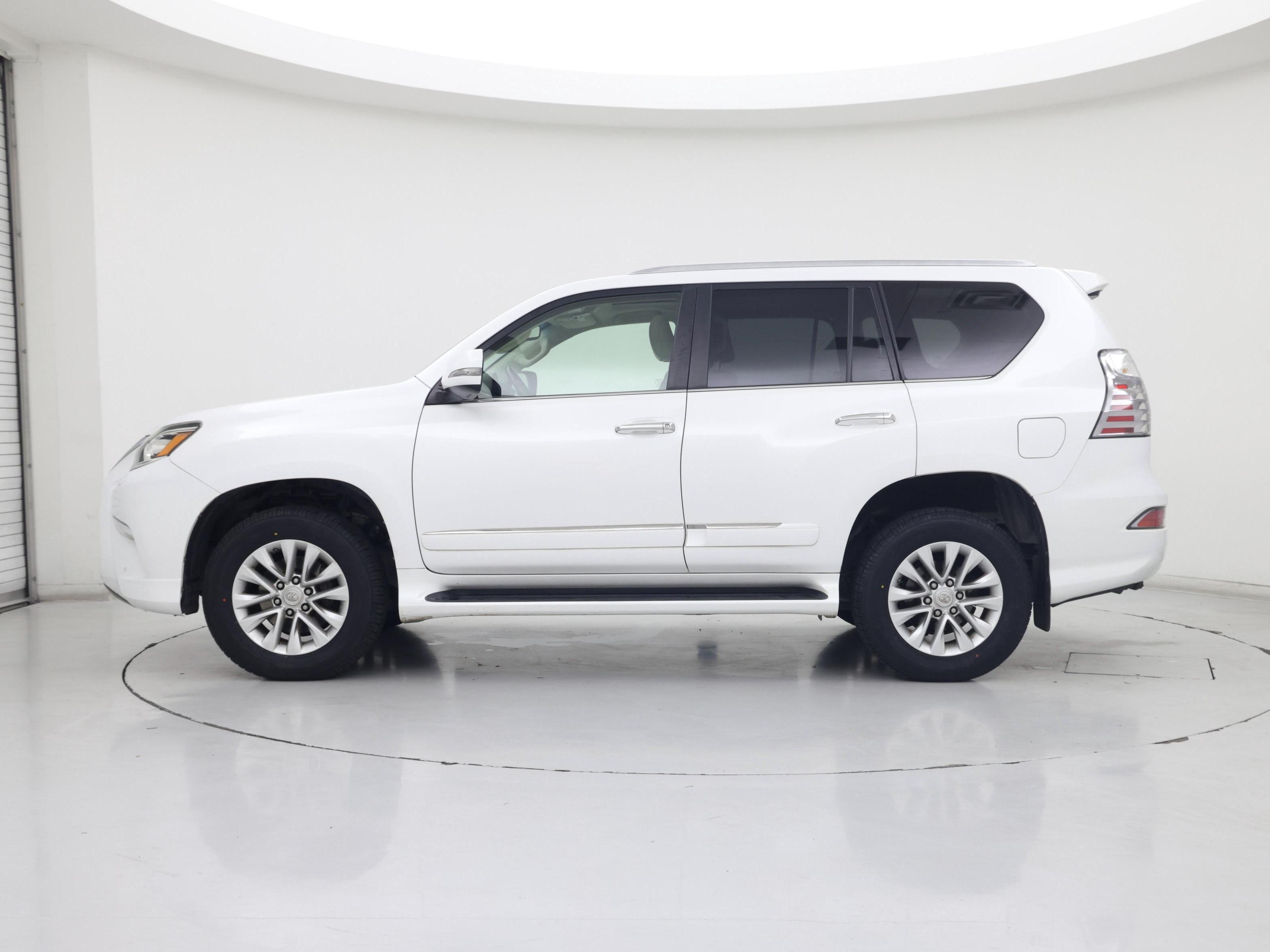Thumbnail: 2016 Lexus GX - 3